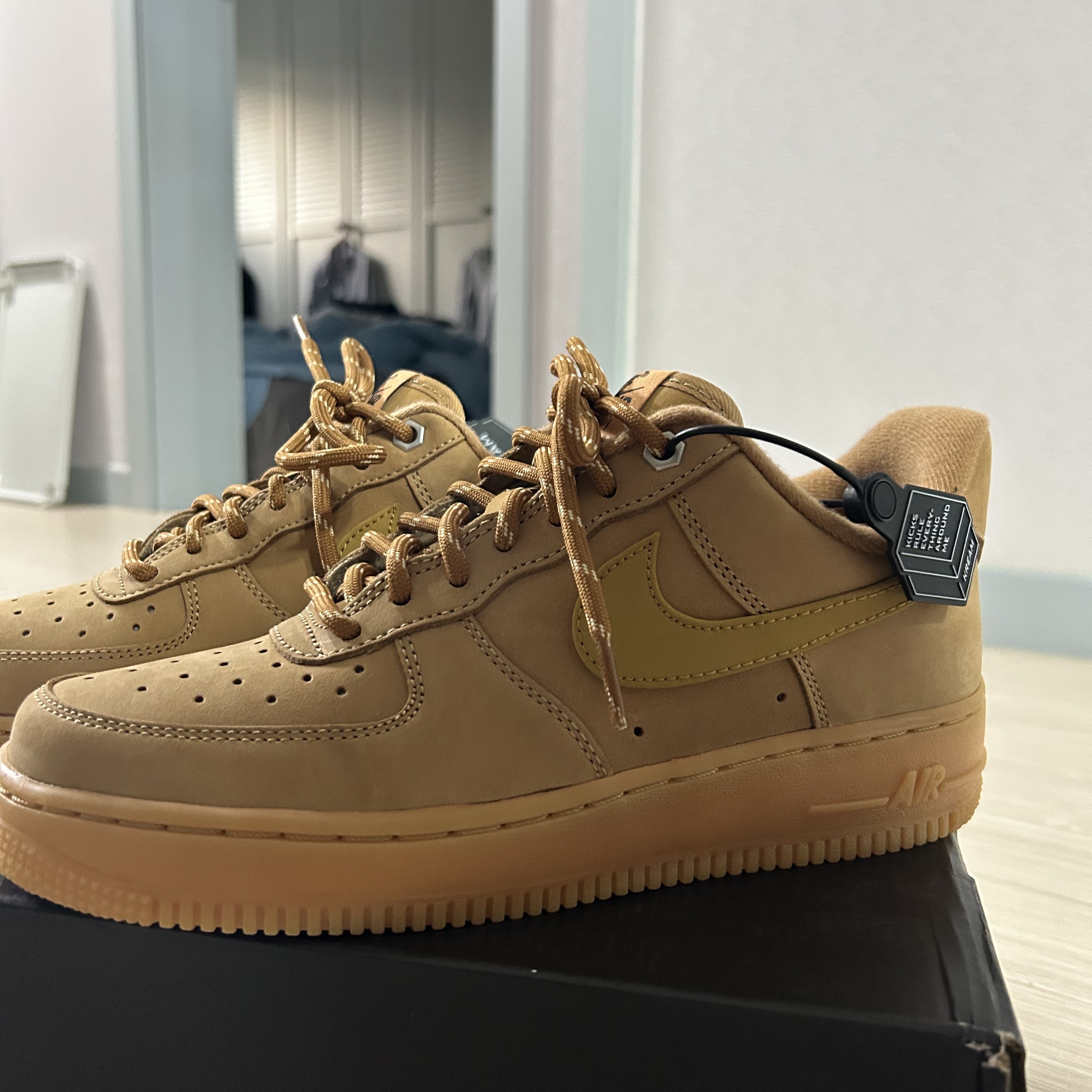 Nike Air Force 1 '07 WB Flax 착용 스타일