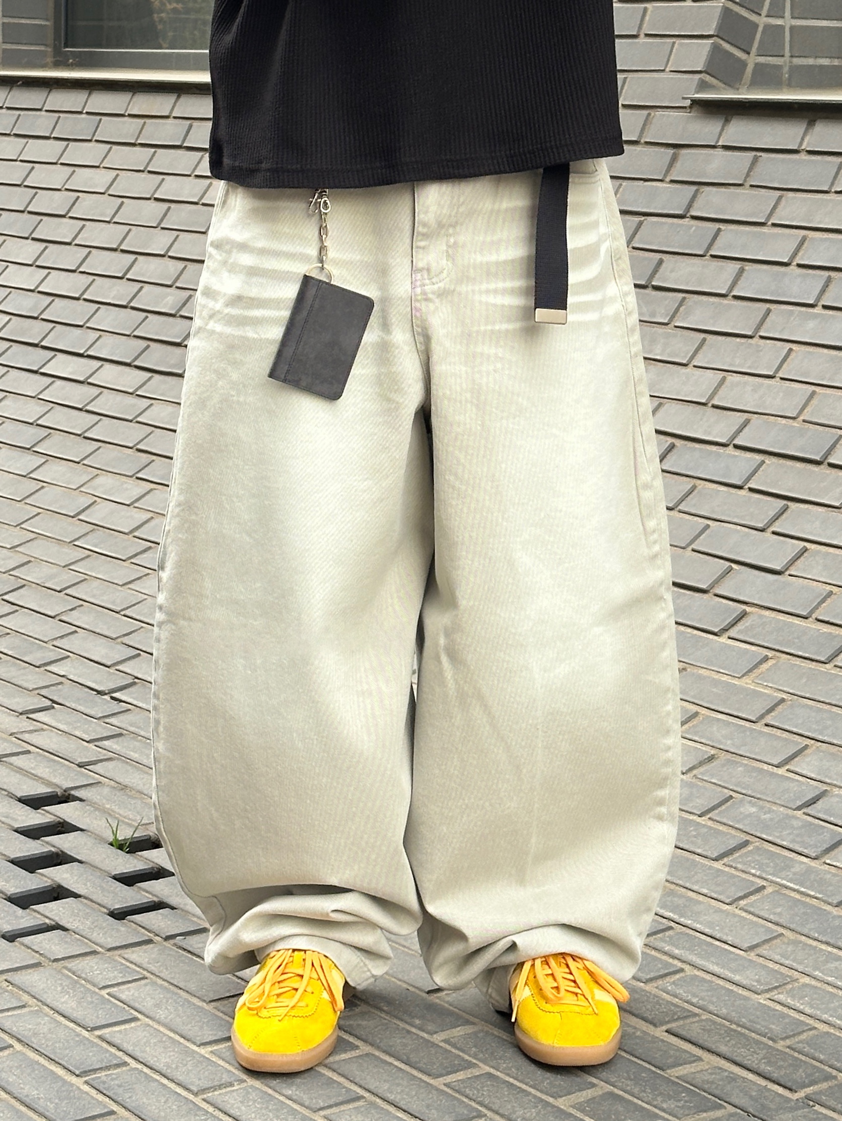 Adidas Bermuda Bold Gold 착용 스타일 - 4