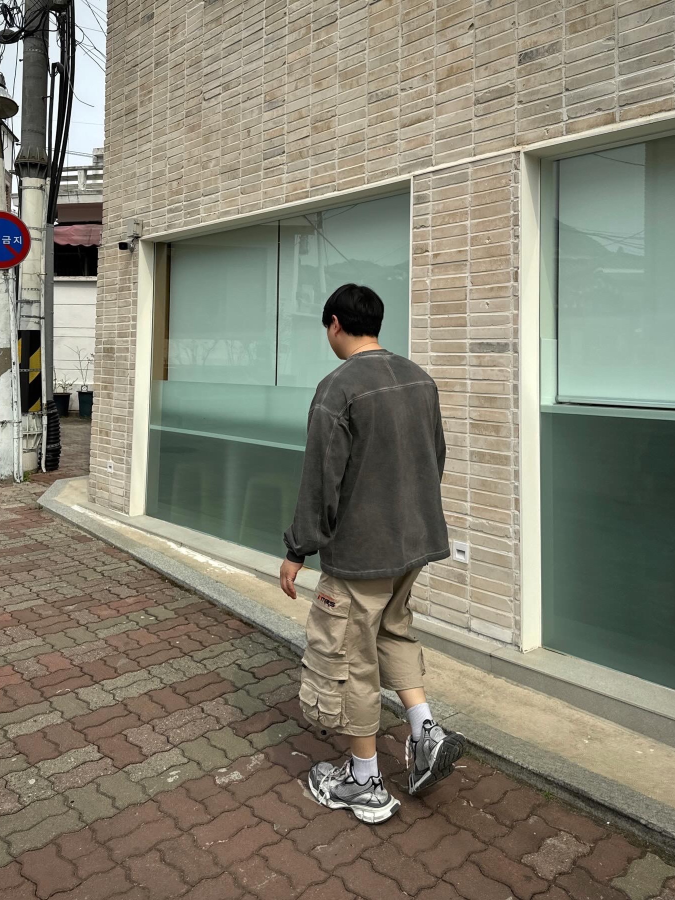 Balenciaga 3XL Sneakers Grey White Red 착용 스타일 - 2