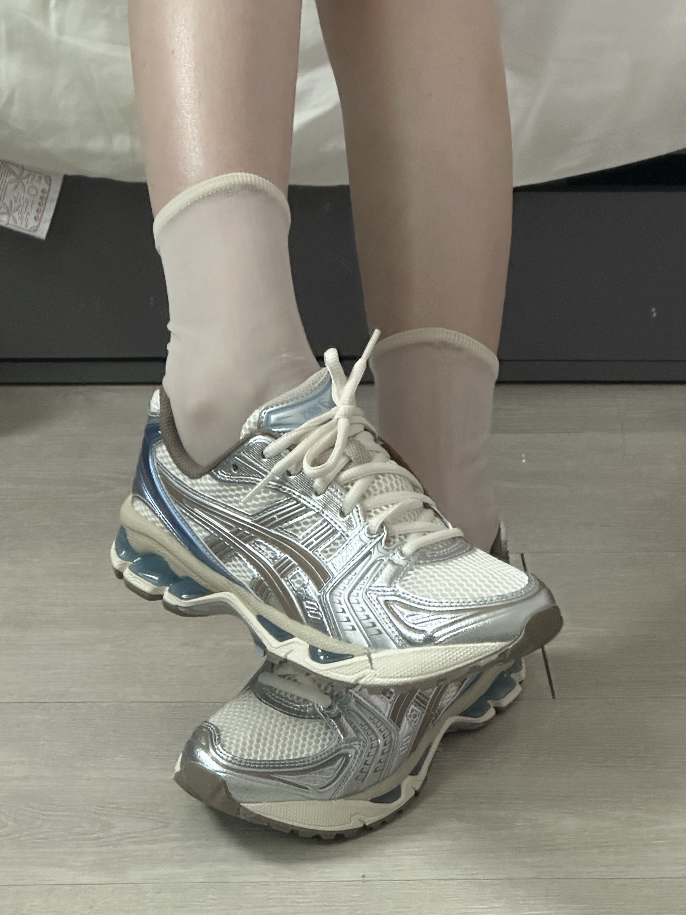 (W) Asics Gel-Kayano 14 Cream Pepper 착용 스타일 - 3