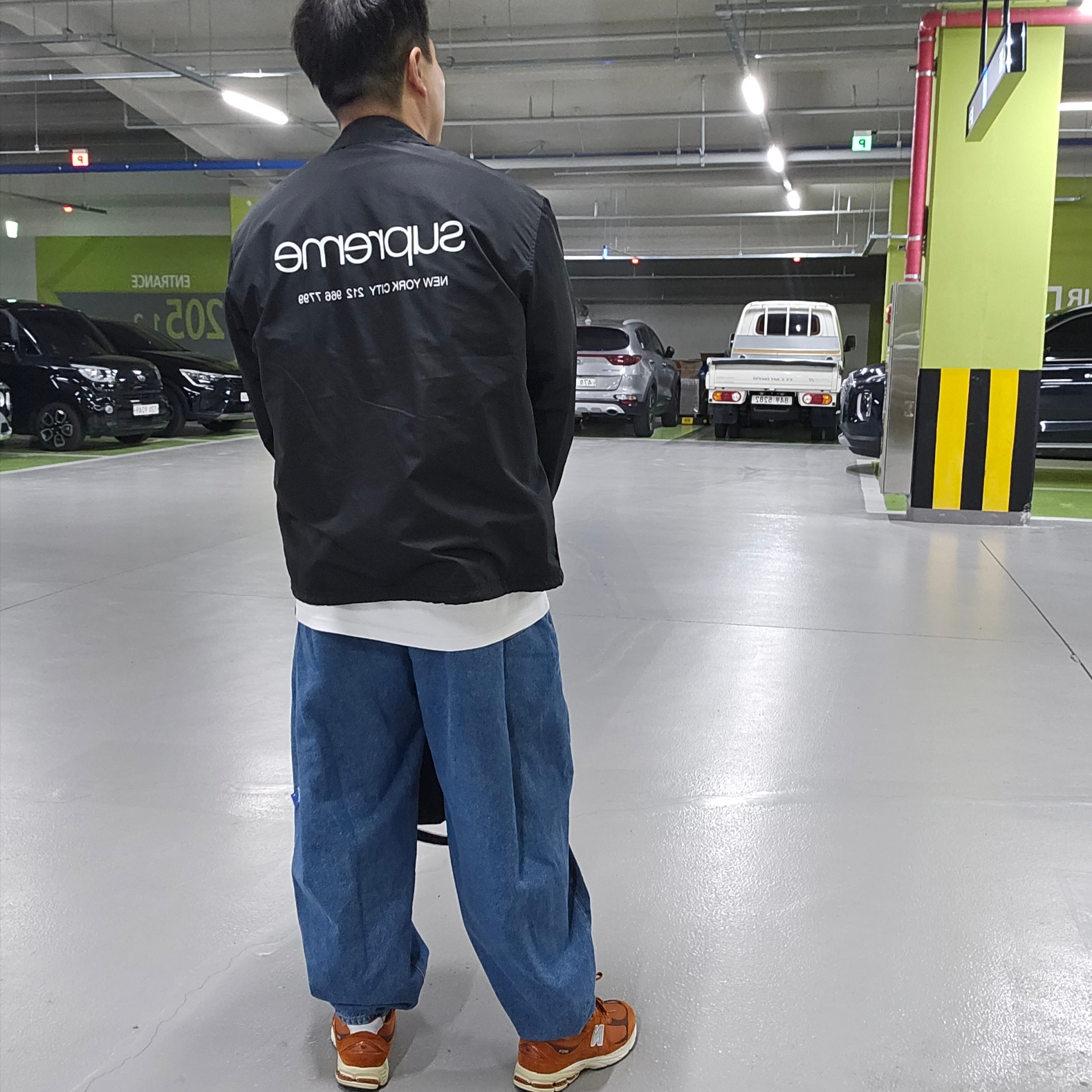 Supreme Small Box Shirt Washed Blue - 24SS, Stussy Nyco Over Trousers Black 착용 스타일 - 4