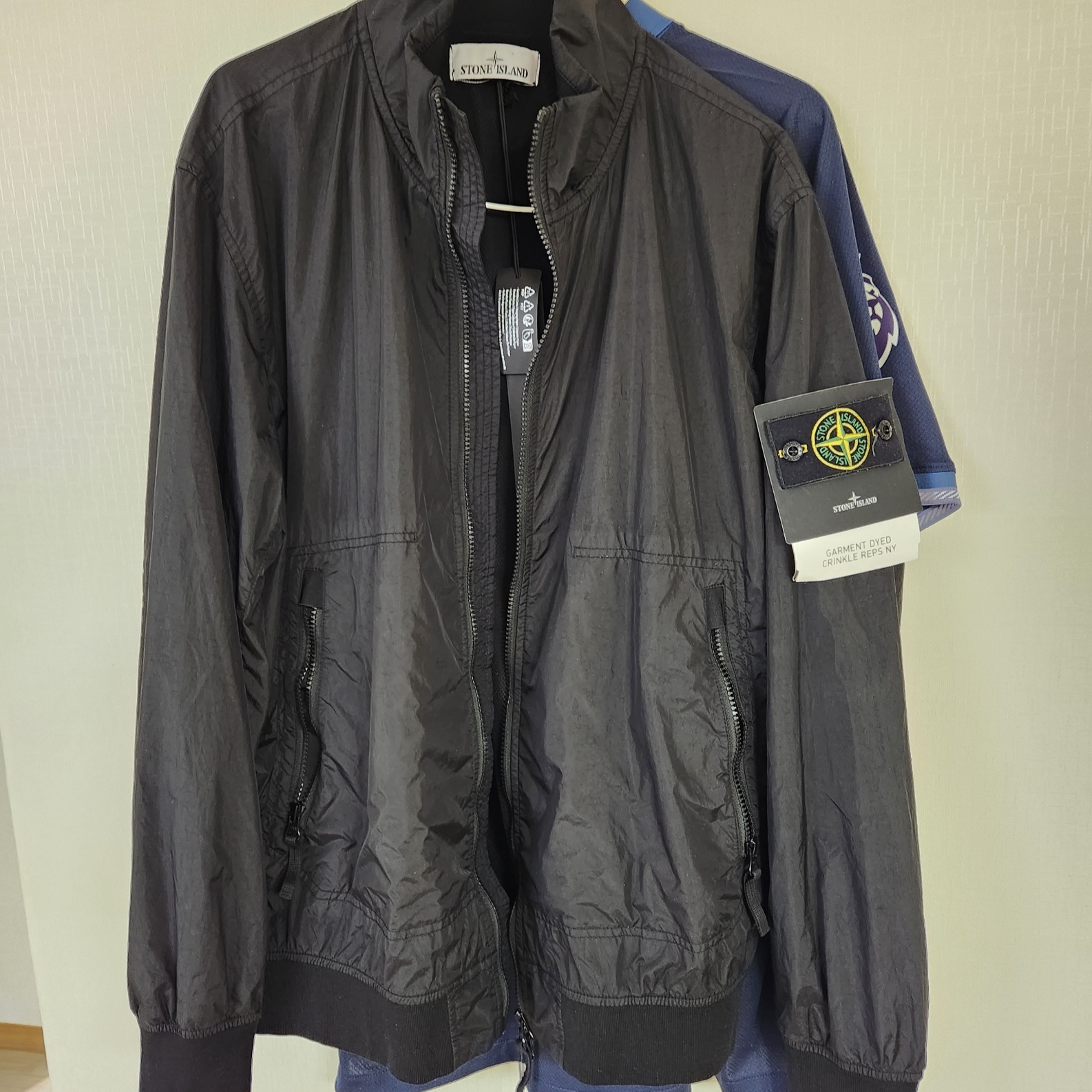 Stone Island 42822 Garment Dyed Crinkle Reps Nylon Blouson Black - 23SS 착용 스타일