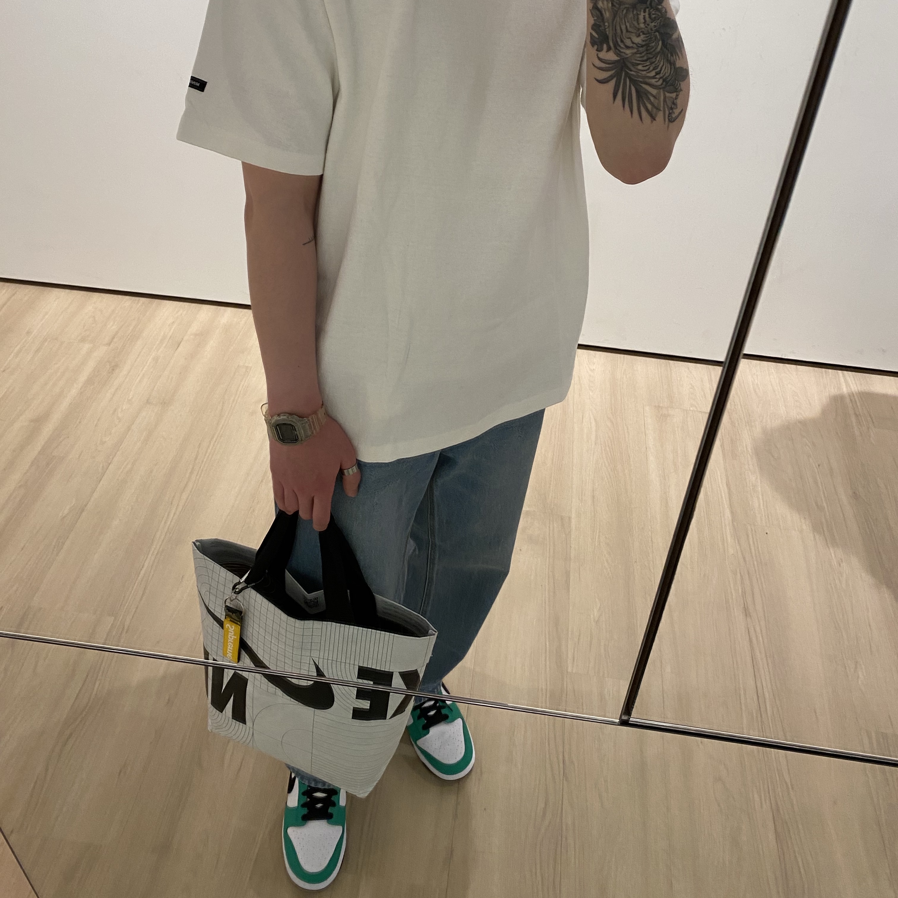 Nike Dunk Low White Green, Supreme Webbing Keychain Yellow Camo - 23SS 착용 스타일 - 5