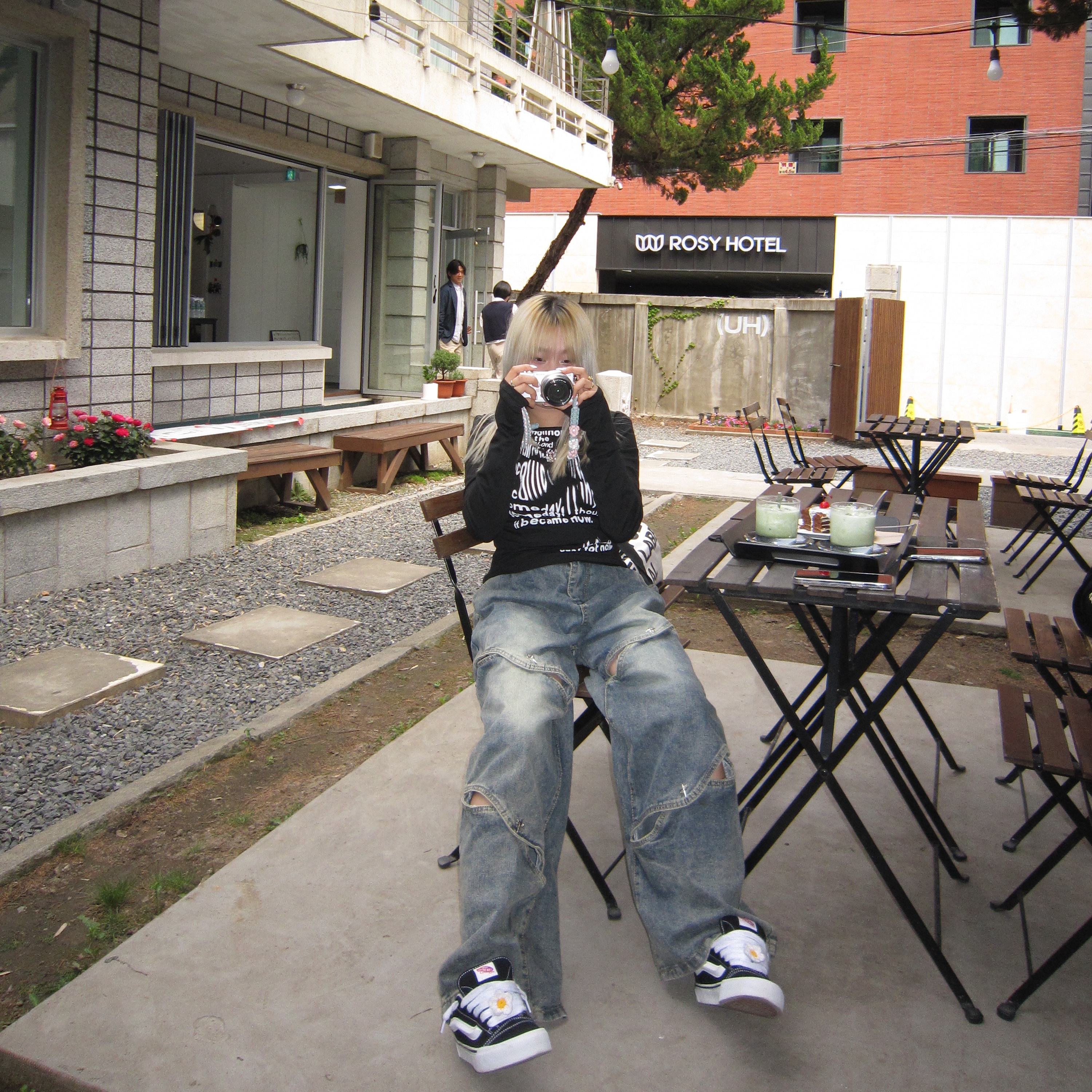Vans Knu-Skool Black True White 착용 스타일