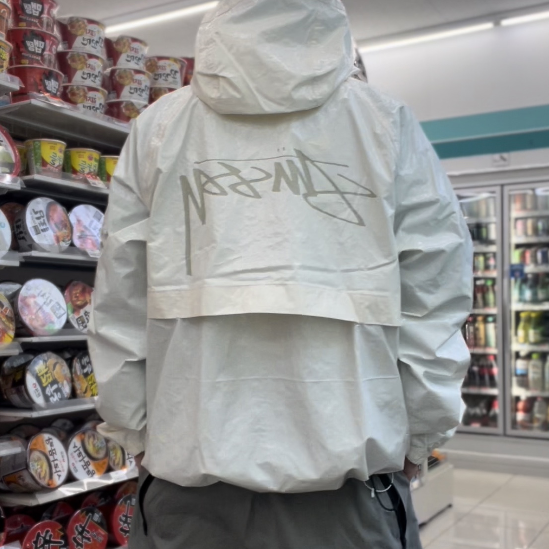Stussy Beach Shell Coated Ripstop Bone 착용 스타일 - 4