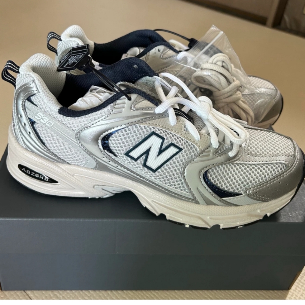 New Balance 530 Steel Grey 착용 스타일