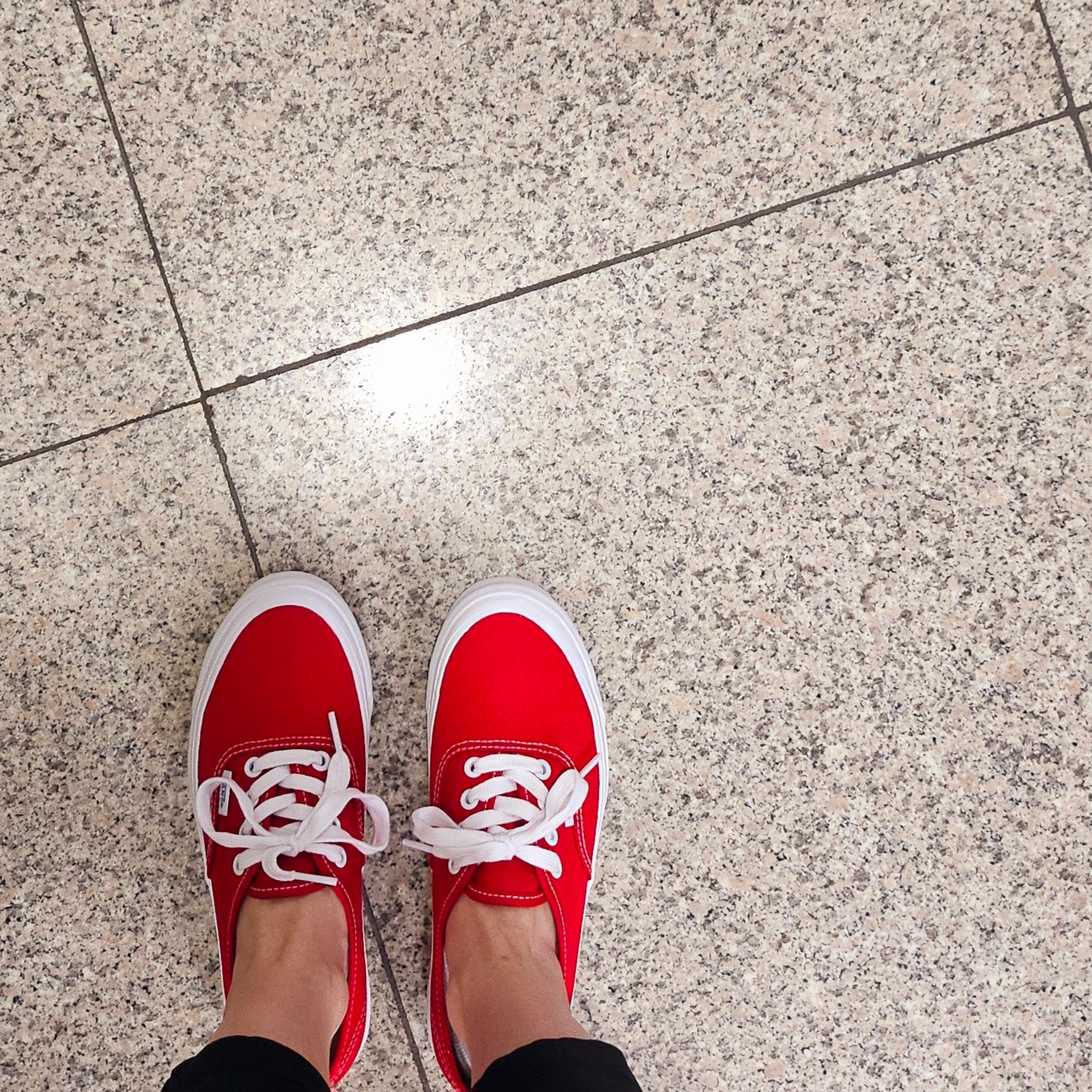 Vans Vault OG Authentic LX Red 착용 스타일