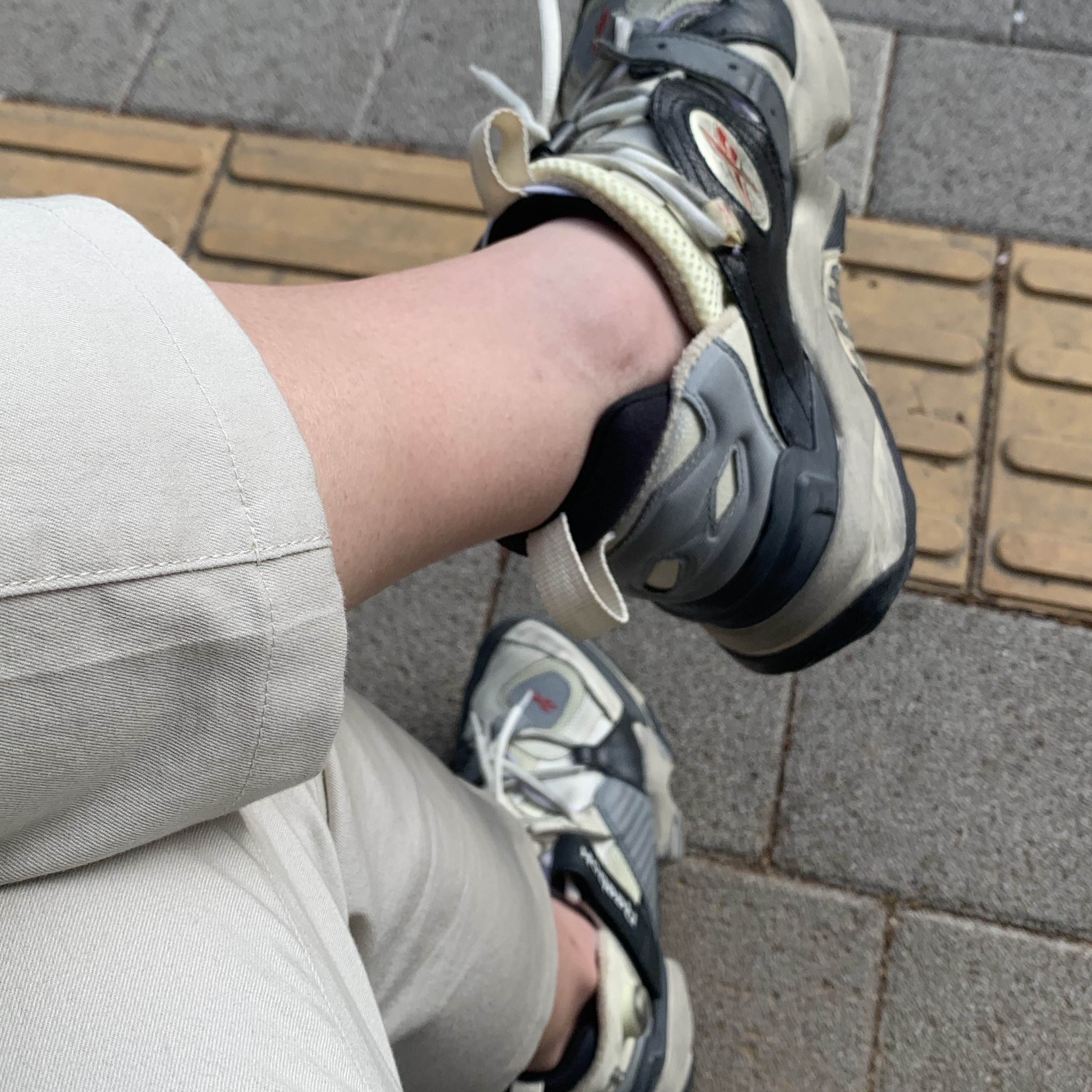 Reebok x Vetements Genetically Modified Pump Dirty Grey 착용 스타일