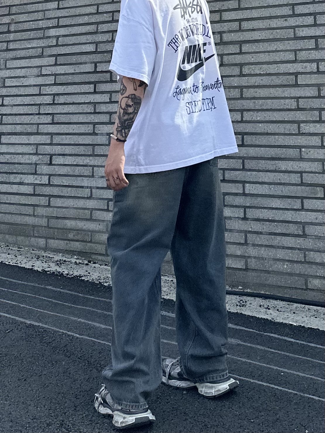 Balenciaga 3XL Sneakers Grey White Red, Nike x Stussy T-Shirt White (DV1775-100) 착용 스타일 - 3