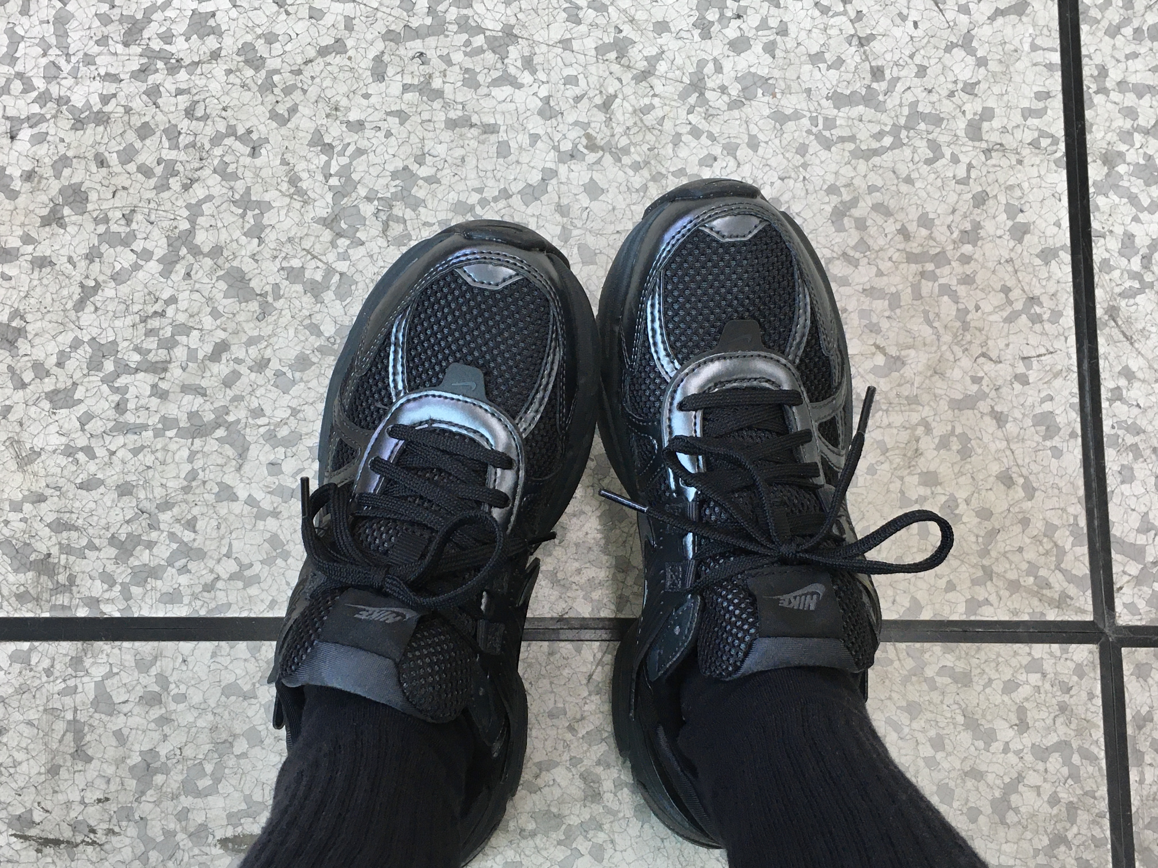 Nike V2K Run Black Anthracite, (W) Nike NSW Phoenix Fleece High Waisted Shorts Black - Asia 착용 스타일 - 2