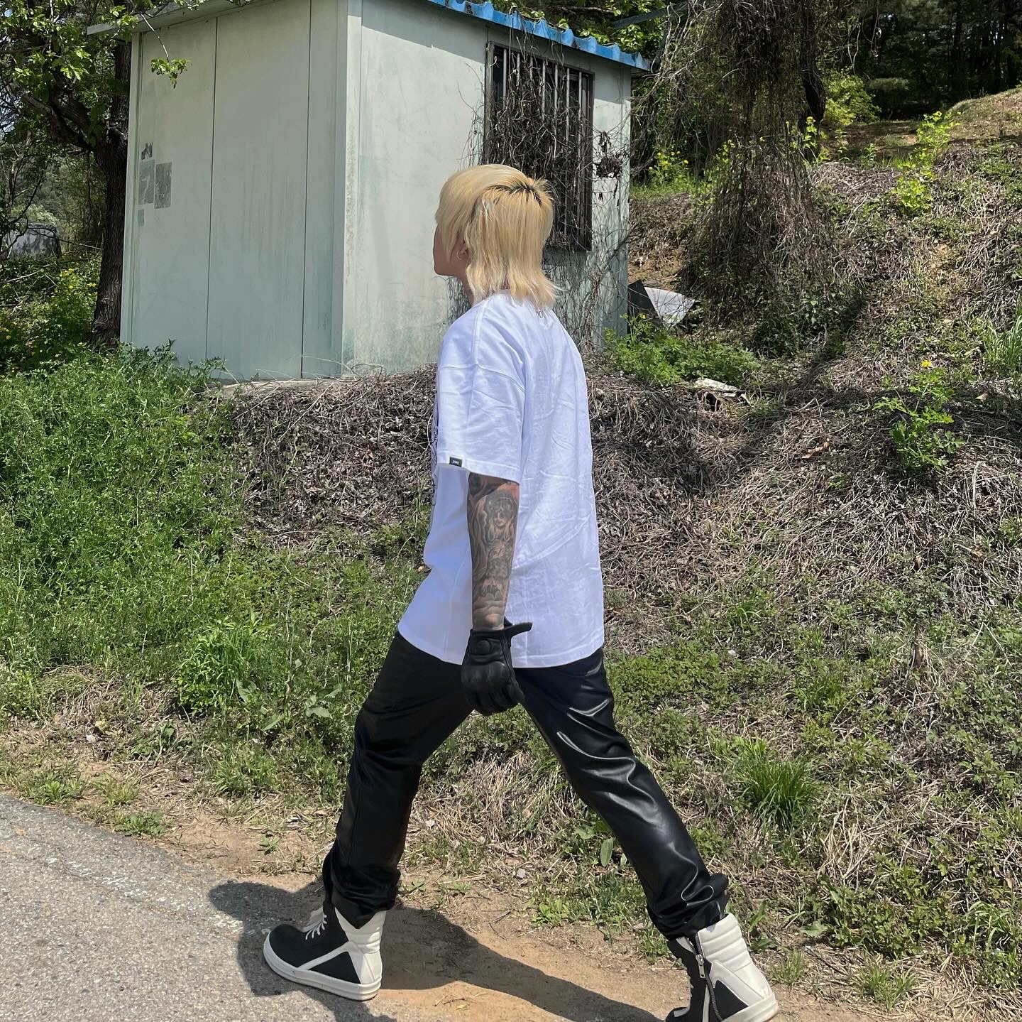 Rick Owens Geobasket Full Grain Calf Leather Strobe Sneakers Black Milk White 착용 스타일 - 3