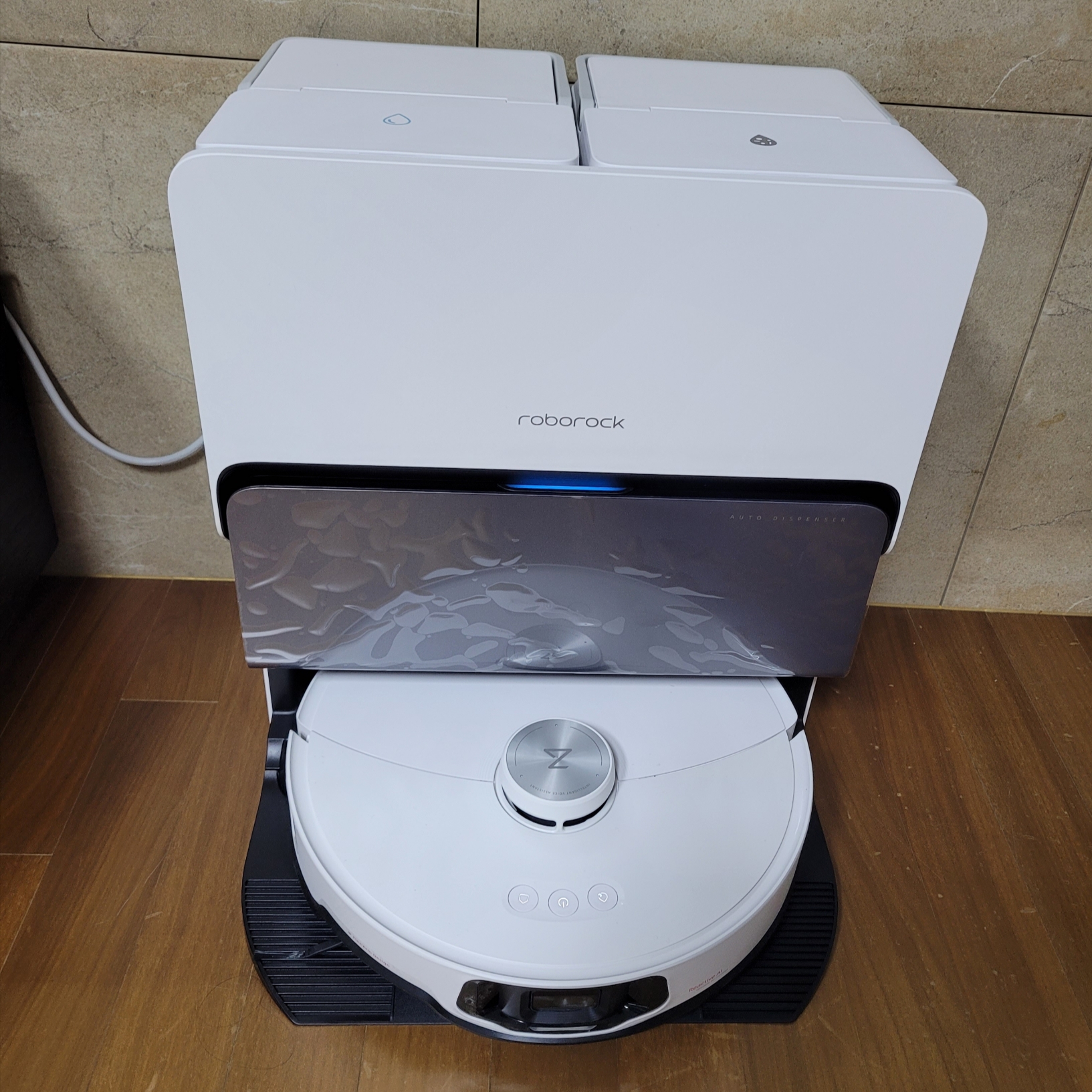 Roborock S8 MaxV Ultra & 8 in 1 Dock White (Korean Ver.) 착용 스타일 - 1