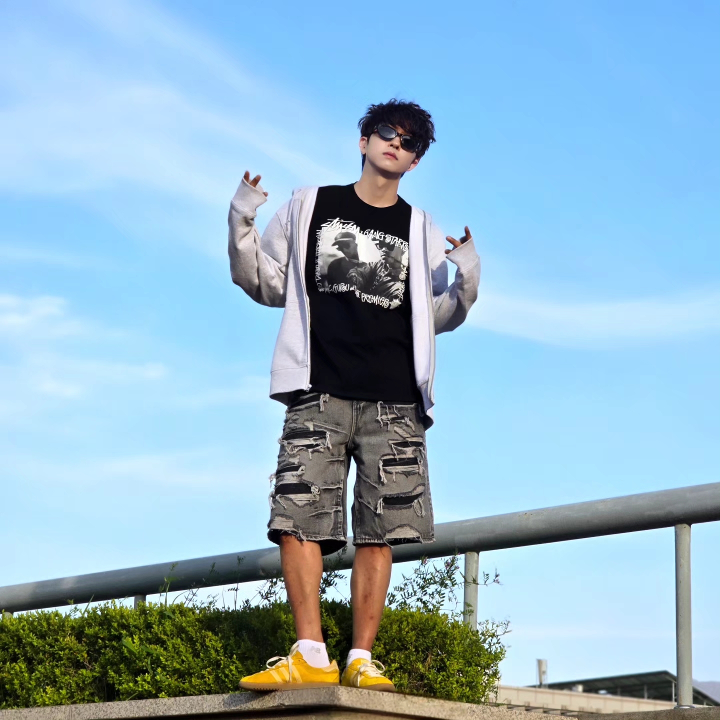 Stussy Stock DSM Ginza Zip Hoodie Ash Heather 2023, Stussy x Gang Starr Take It Personal T-Shirt Black 착용 스타일 - 8