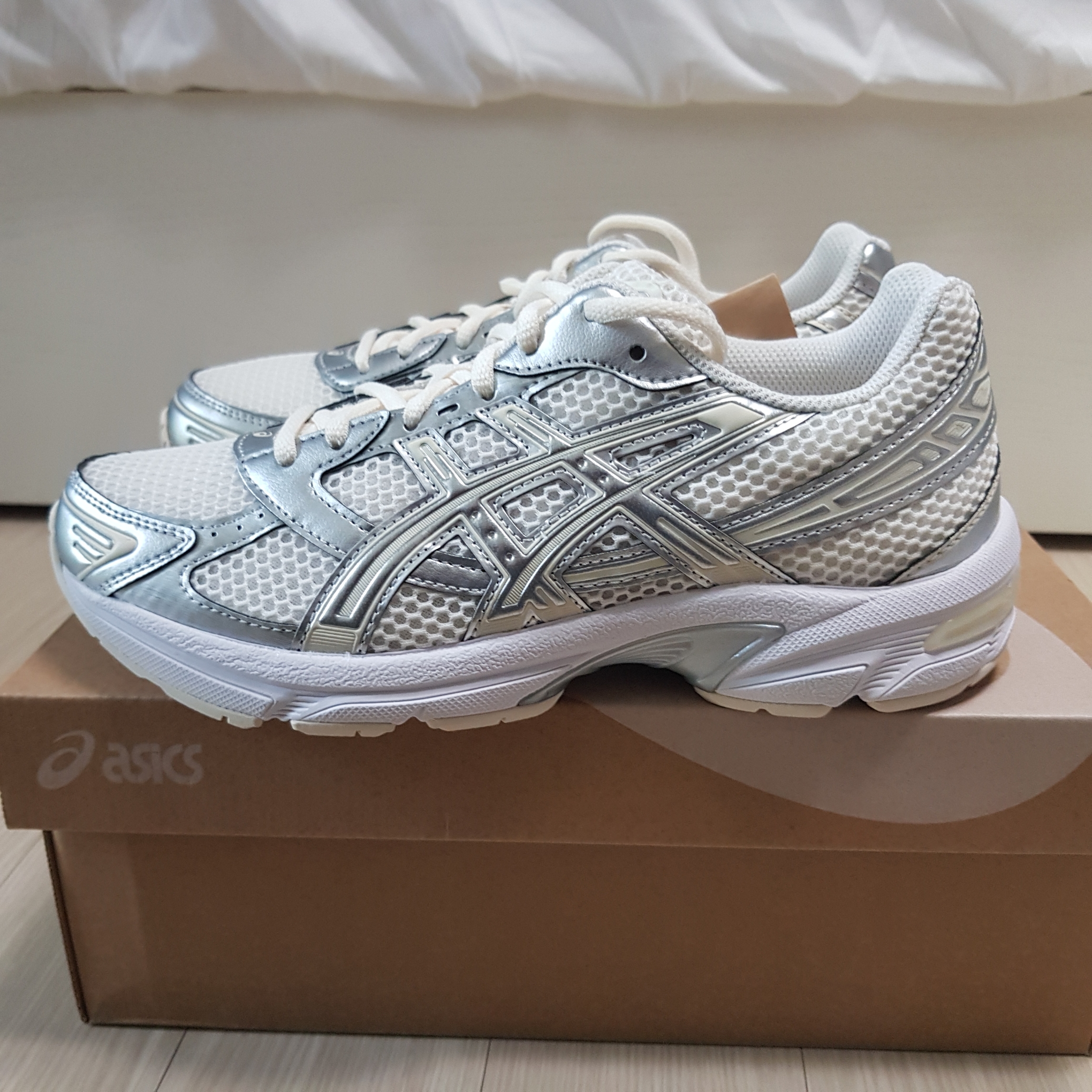 (W) Asics Gel-1130 Cream Pure Silver 착용 스타일 - 1