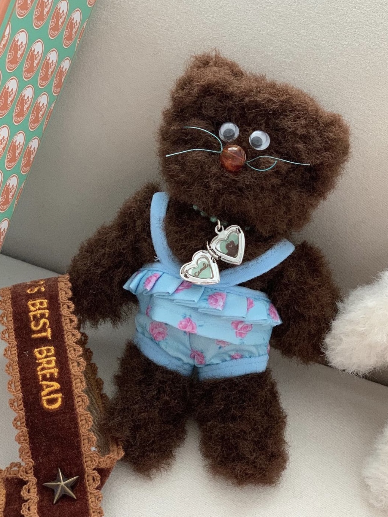 Monamhee x STU Namhee Brown, Monamhee Creami Keyring Cream - KREAM Exclusive 착용 스타일 - 6
