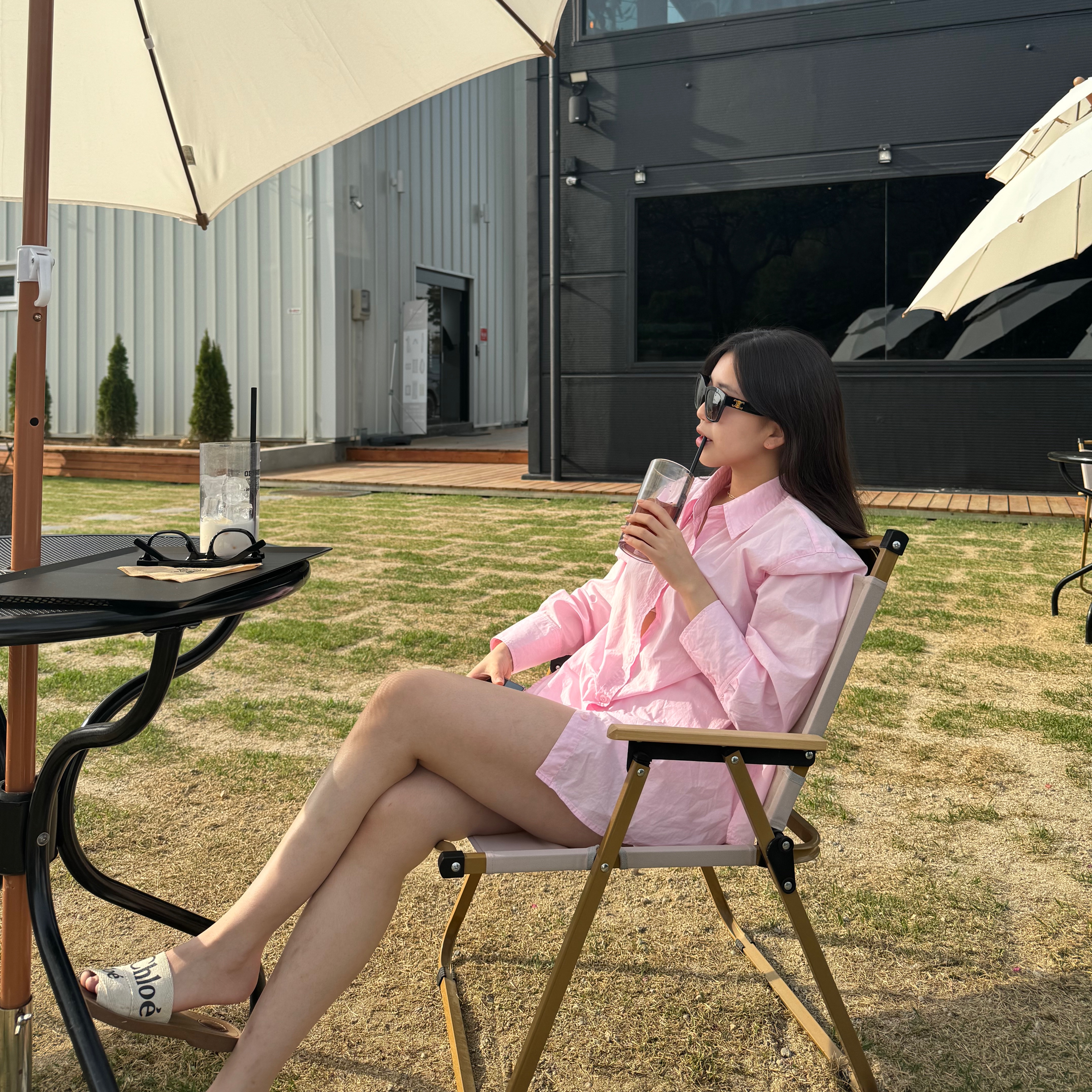 (W) Chloe Woody Flat Mule White 착용 스타일