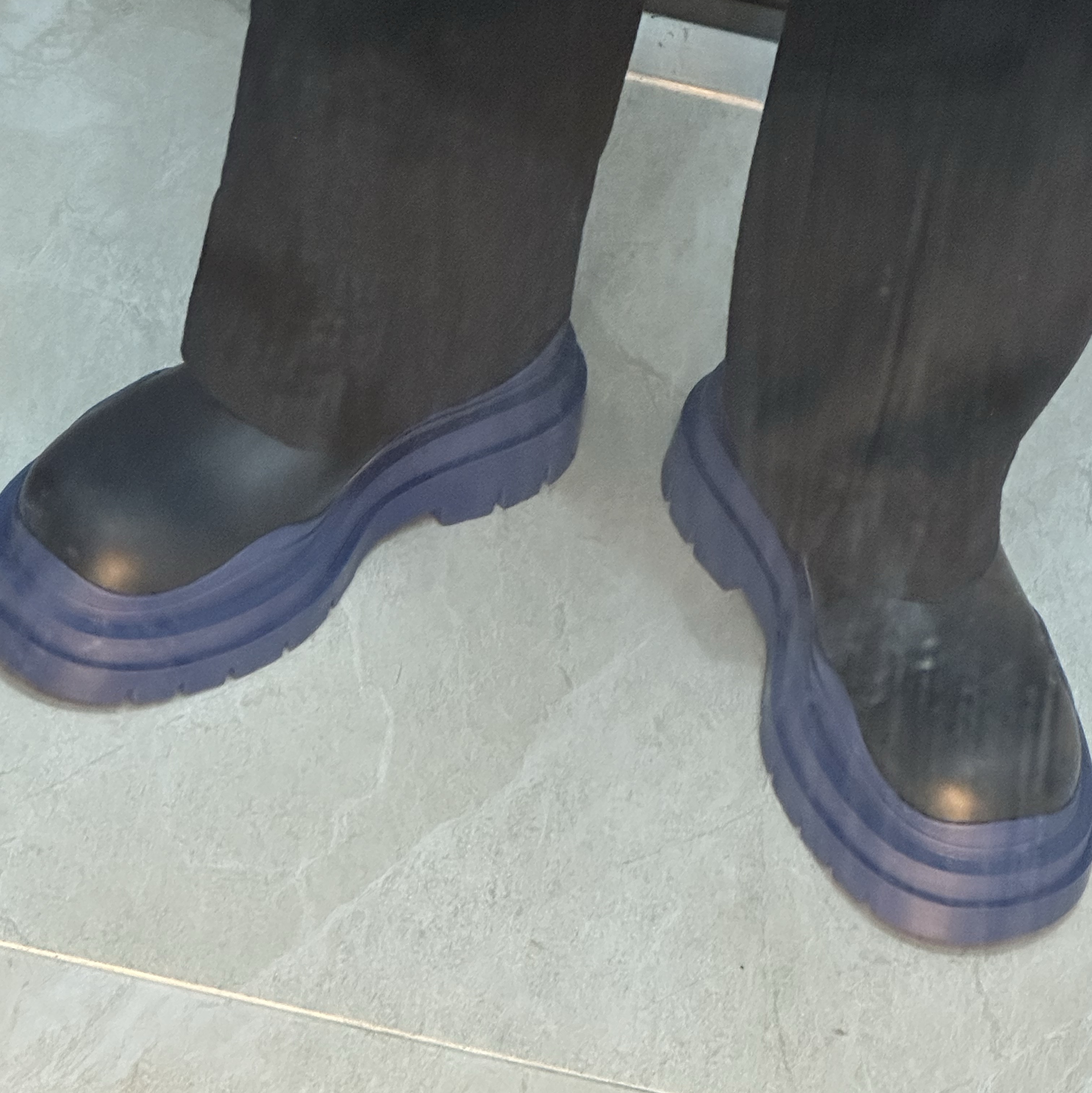 Bottega Veneta Tire Ankle Chelsea Boots Black Cruise 착용 스타일 - 2