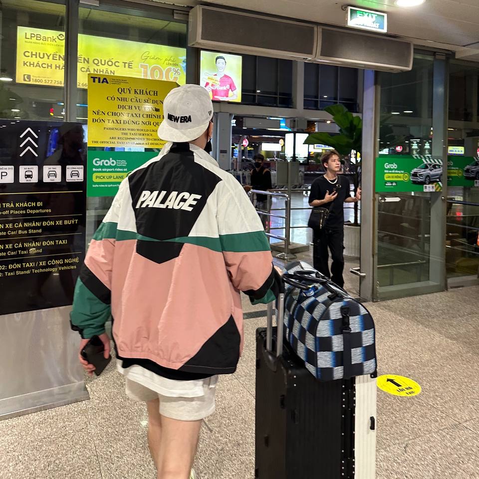 Palace Panelled Shell Jacket Pink - 22FW, Essentials The Core Collection Sweatshorts Light Oatmeal 착용 스타일