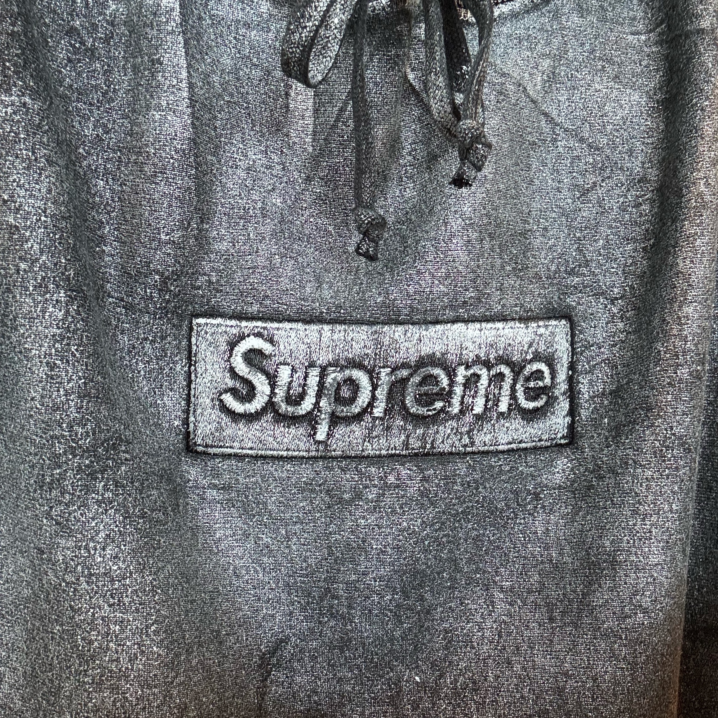Supreme x MM6 Maison Margiela Foil Box Logo Hooded Sweatshirt Black - 24SS, Supreme Pigment Canvas S Logo 6-Panel Navy - 23SS 착용 스타일 - 2