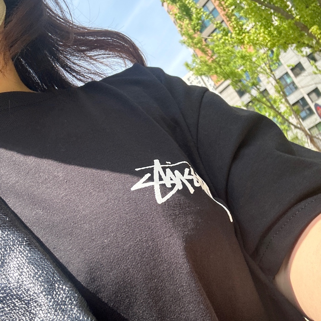 Stussy Kittens T-Shirt Black 착용 스타일