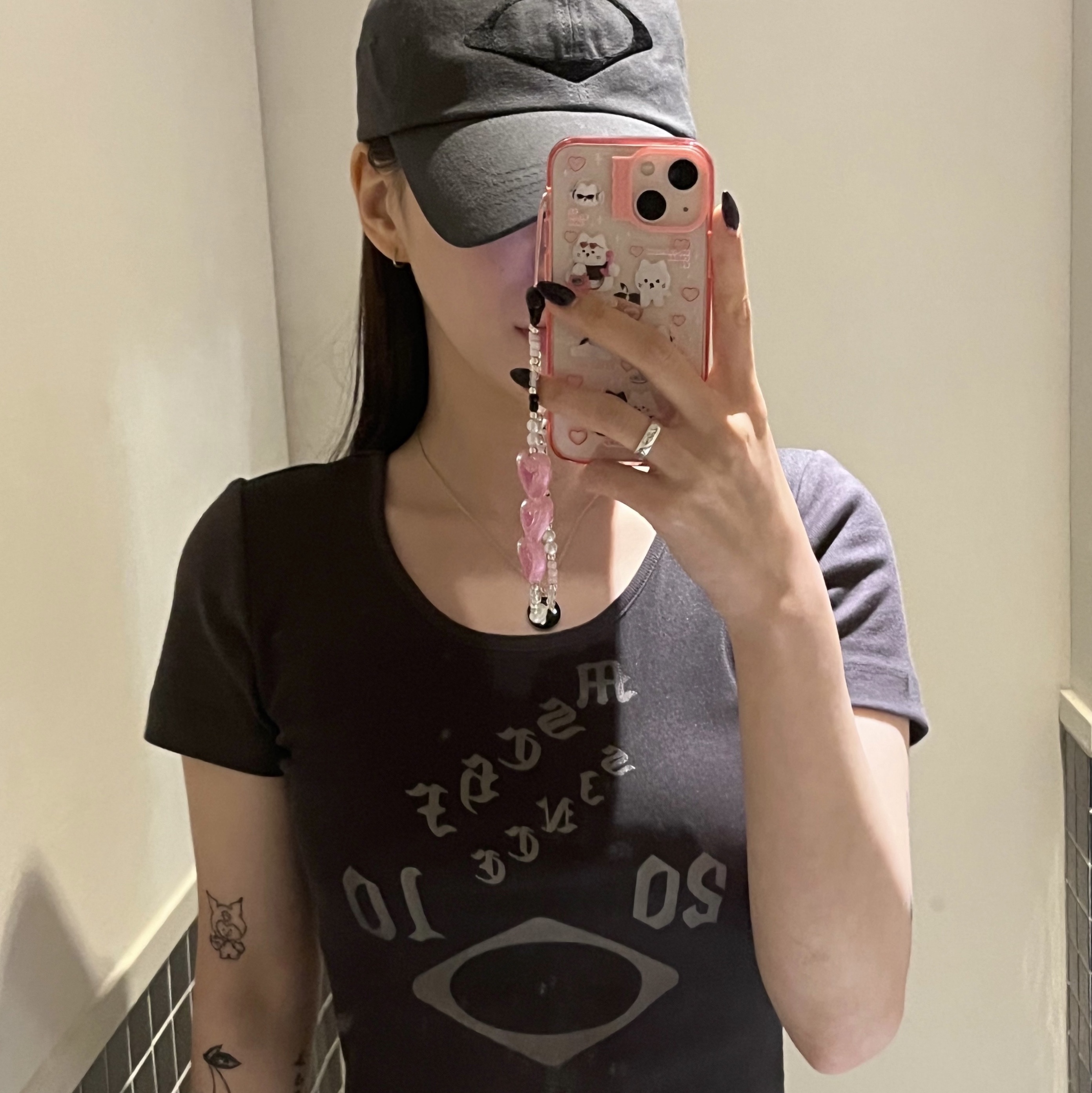 Mischief House Ball Cap Charcoal 착용 스타일