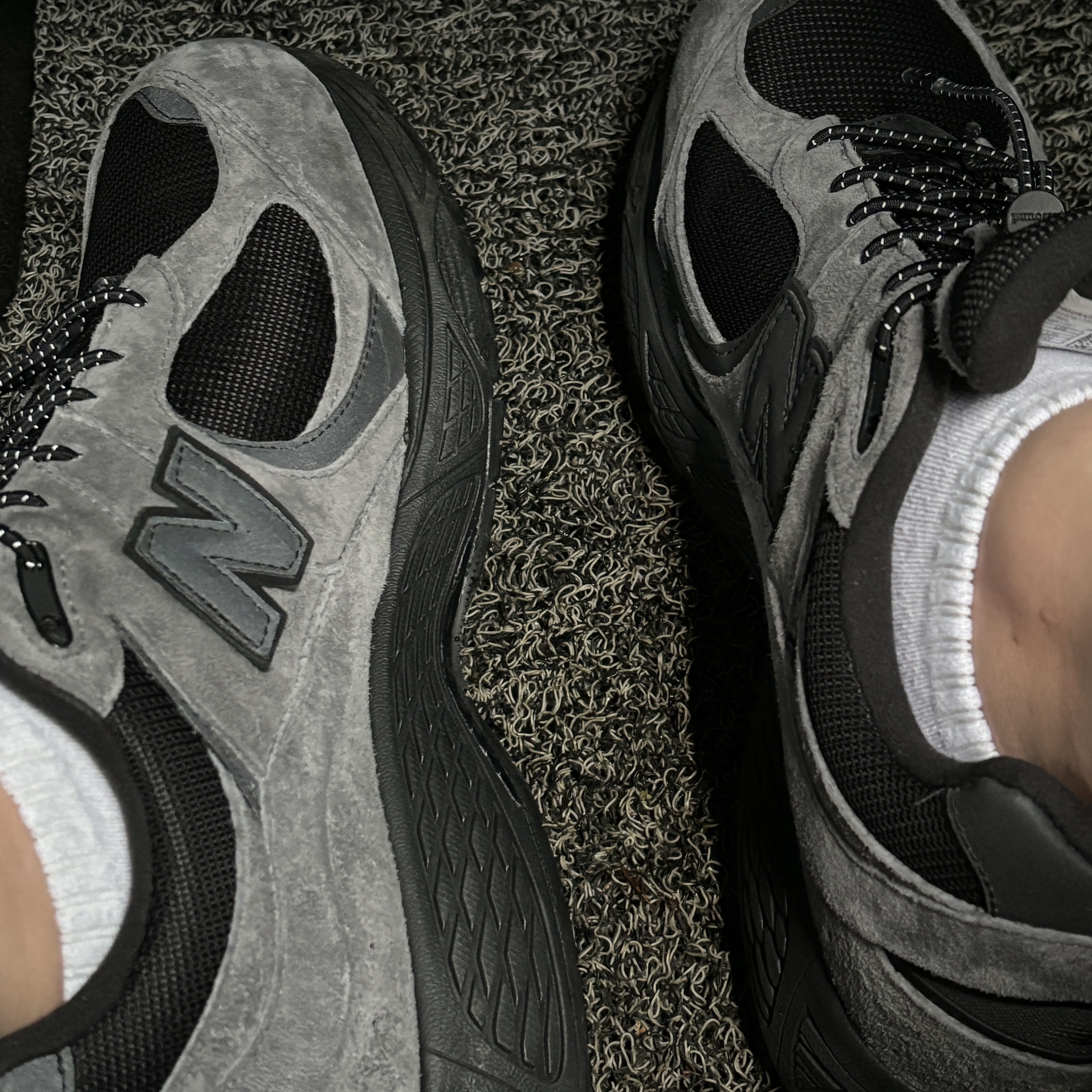 New Balance x JJJJound 2002R Gore-Tex Charcoal 착용 스타일