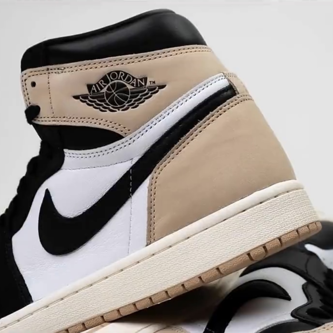 (W) Jordan 1 Retro High OG Latte 착용 스타일 - 3