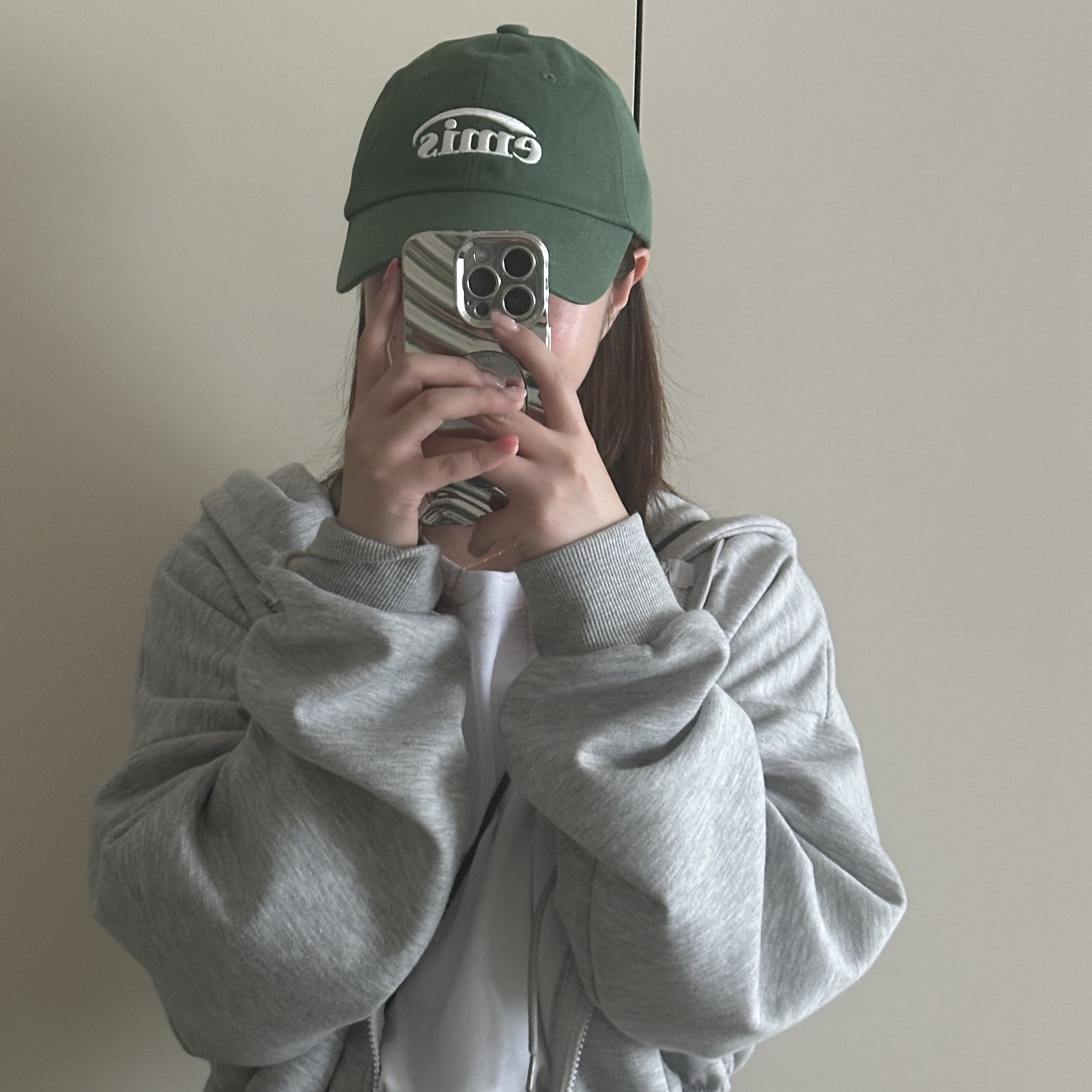 Emis Foot Print Ball Cap Green 착용 스타일