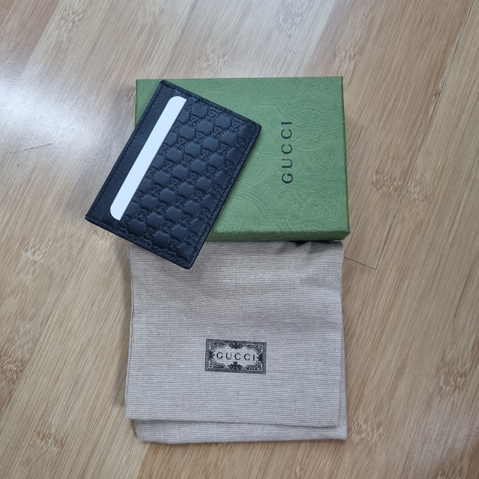 Gucci Micro GG Ssima Card Case Black 착용 스타일