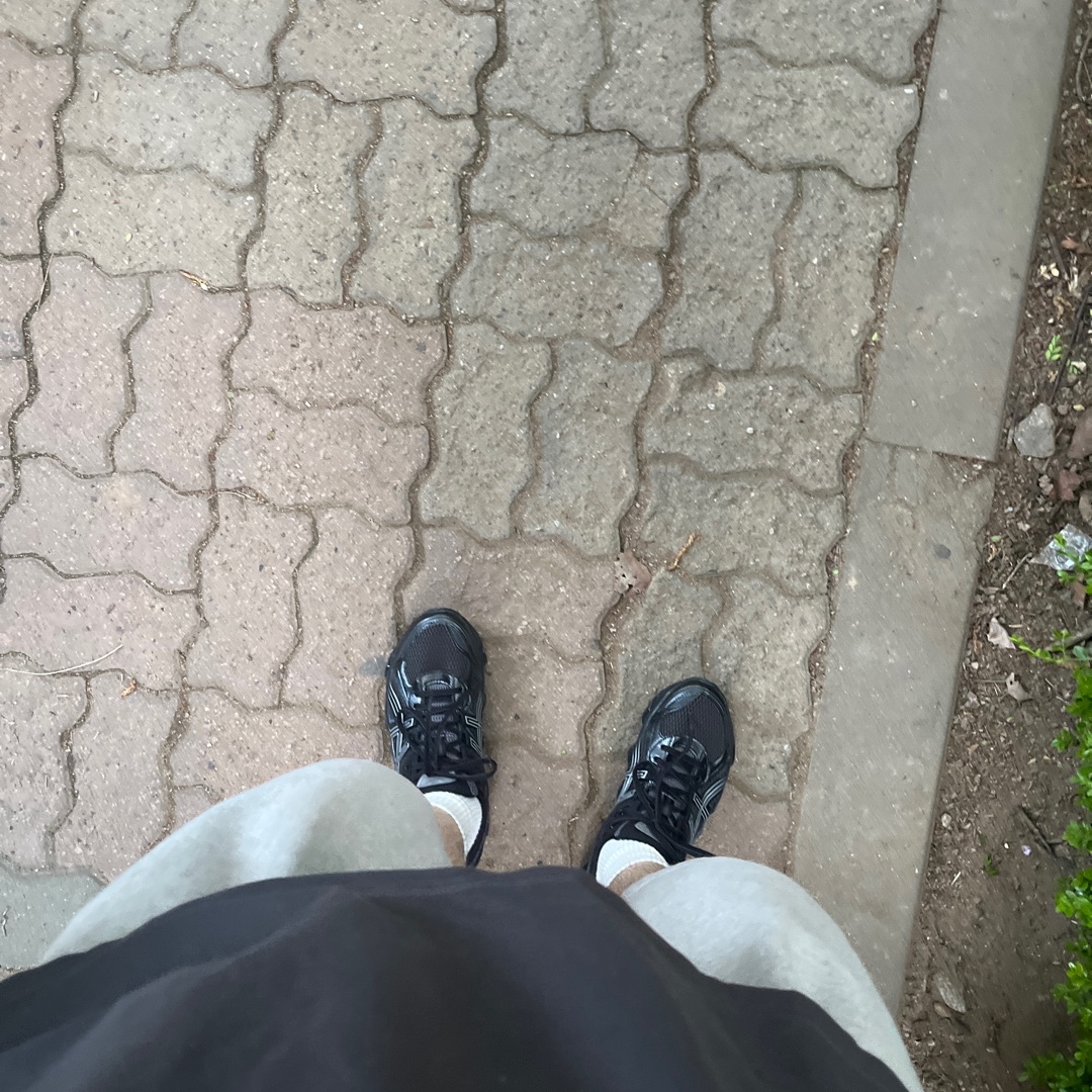 Asics Gel-Quantum Kinetic Graphite Grey Black 착용 스타일