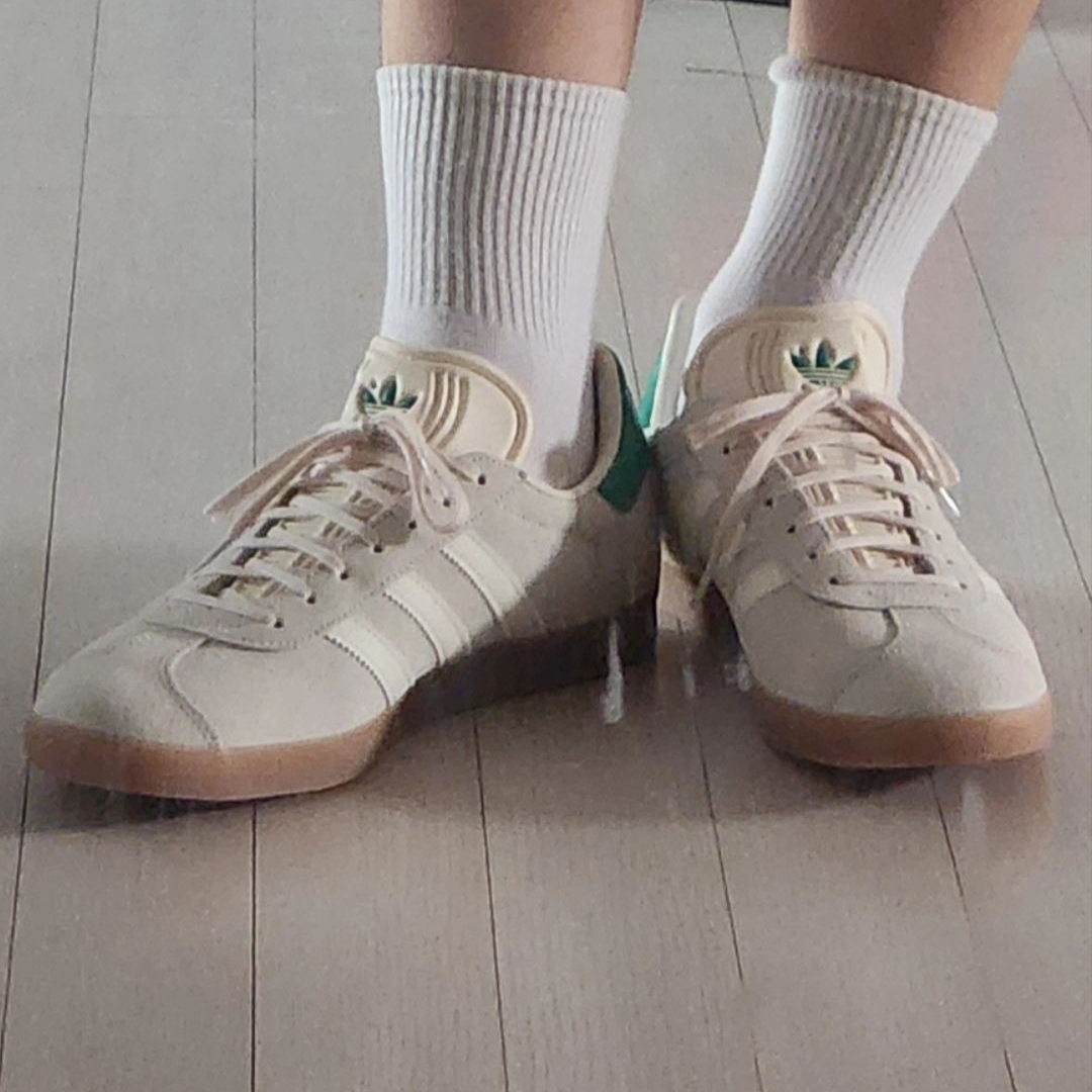 (W) Adidas Gazelle Wonder White Cream White 착용 스타일 - 2
