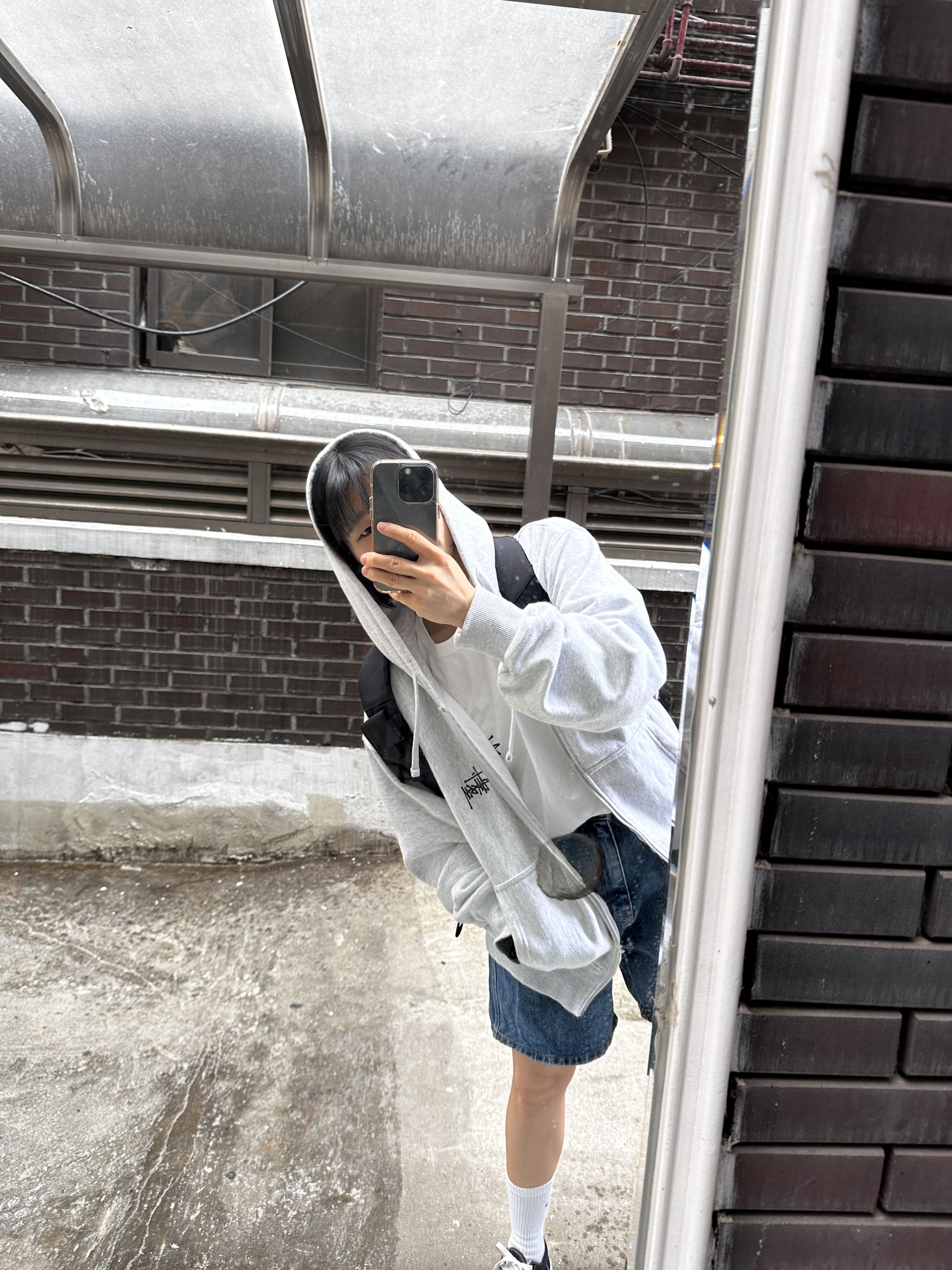Stussy Basic Stussy Zip Hoodie Ash Heather 2023, Stussy Basic Stussy T-Shirt White 2023 착용 스타일 - 3
