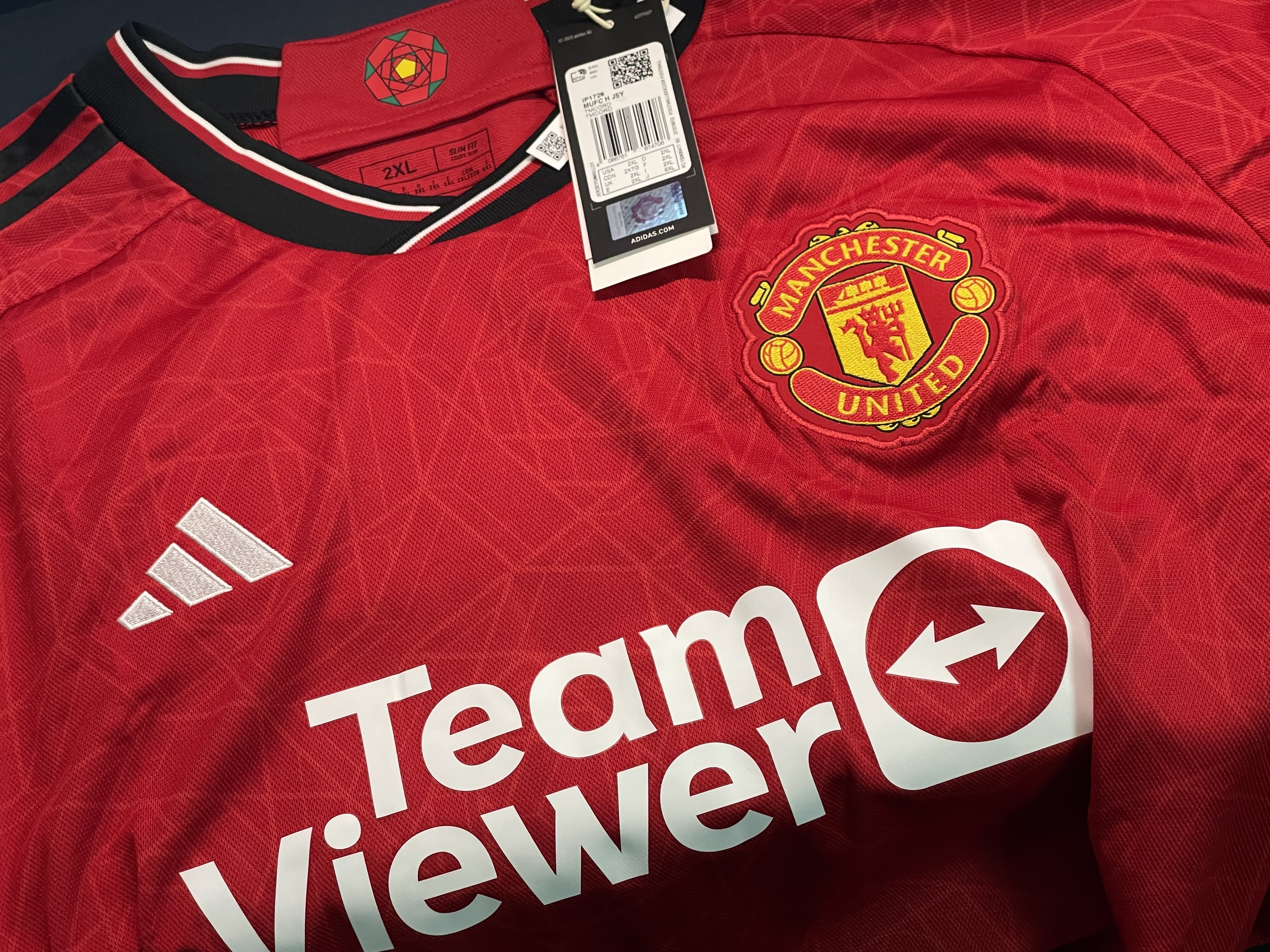 Adidas Manchester United 2023/24 Home Jersey Team Collegiate Red - US Sizing (Non Marking Ver.), Adidas Manchester United 2023/24 Home Jersey Team Collegiate Red - KR Sizing (Non Marking Ver.) 착용 스타일 - 1