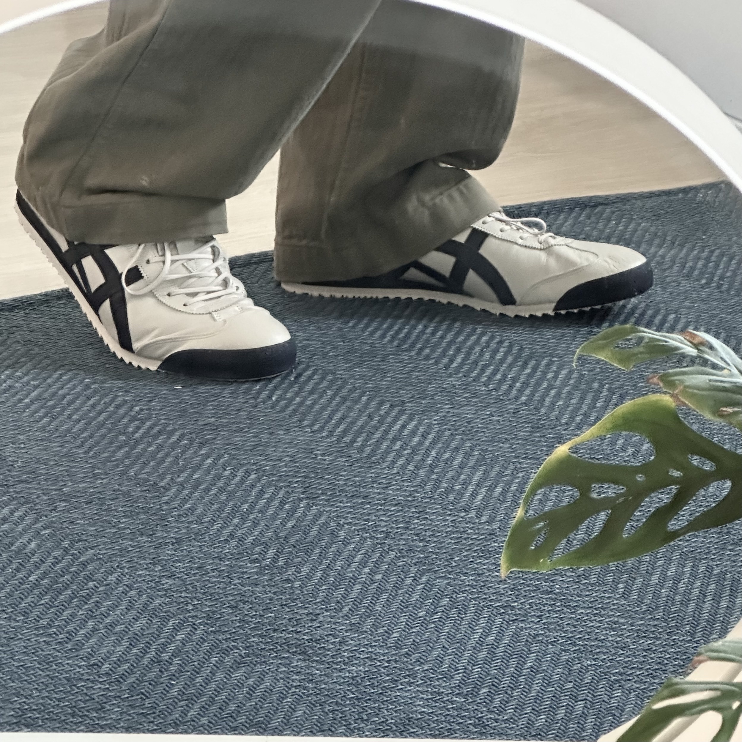 Onitsuka Tiger Mexico 66 SD Birch Peacoat 착용 스타일 - 2