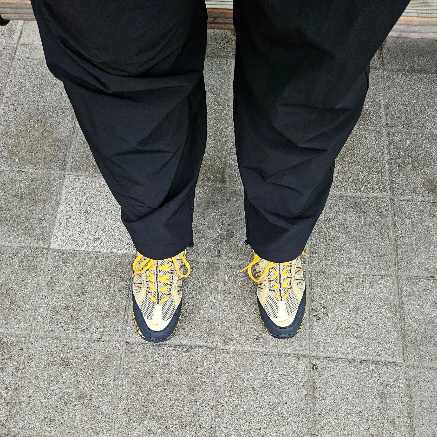 Nike Air Humara Wheat Grass 착용 스타일