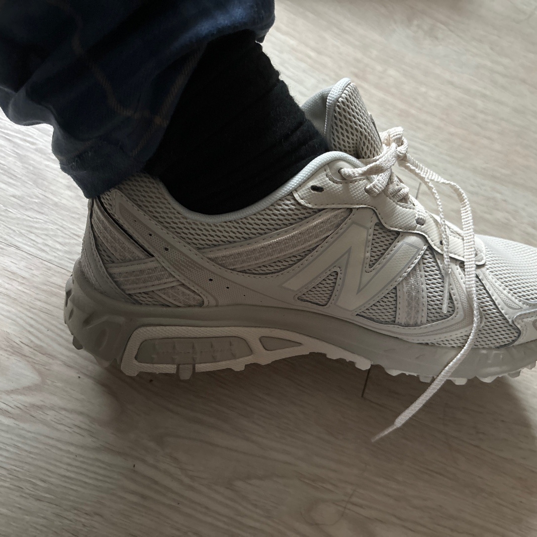 New Balance 410v5 Trail Beige - 2E Wide 착용 스타일