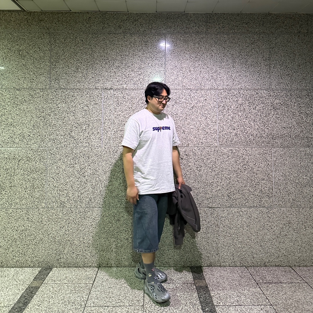 Cav Empt Slash Cut Zip Sweat Charcoal - 23FW, Supreme Pinline T-Shirt Ash Grey - 24SS 착용 스타일 - 1