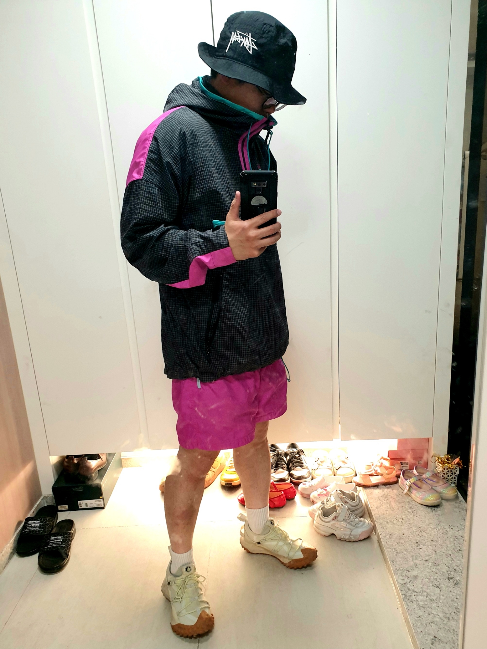 Nike x Stussy Bucket Hat Black, Nike ACG Mountain Fly Low Gore-Tex SE Sea Glass 착용 스타일