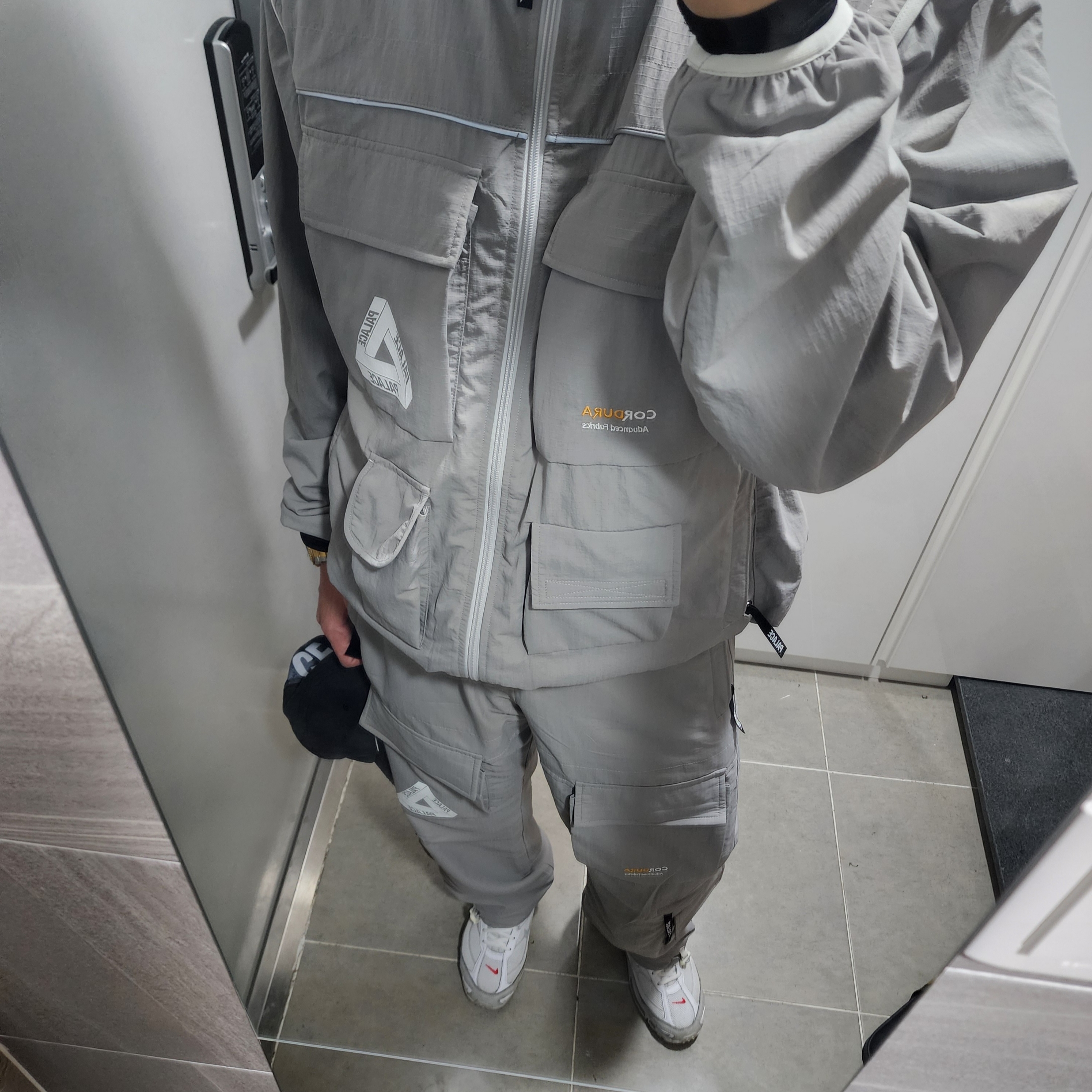 Palace Cordura RS Shell Cargos Grey - 22FW, Palace Cordura RS Zip Off Jacket Grey - 22FW 착용 스타일