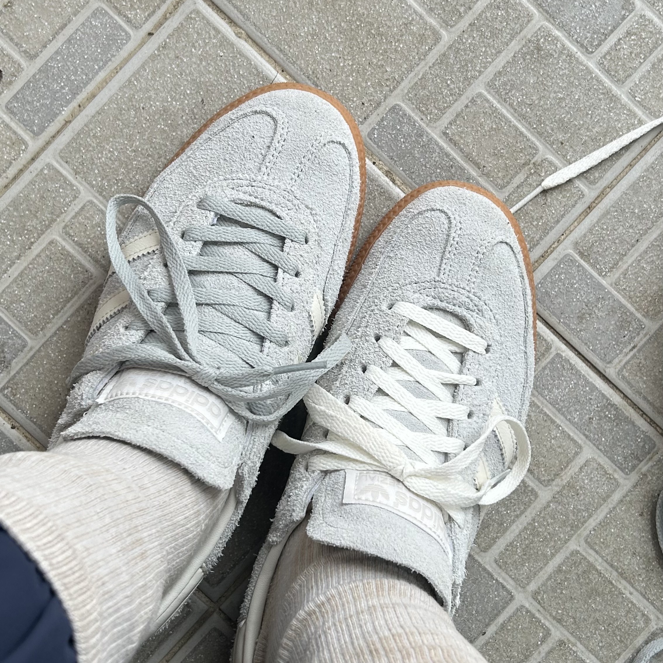 (W) Adidas Spezial Handball Wonder Silver Off White 착용 스타일