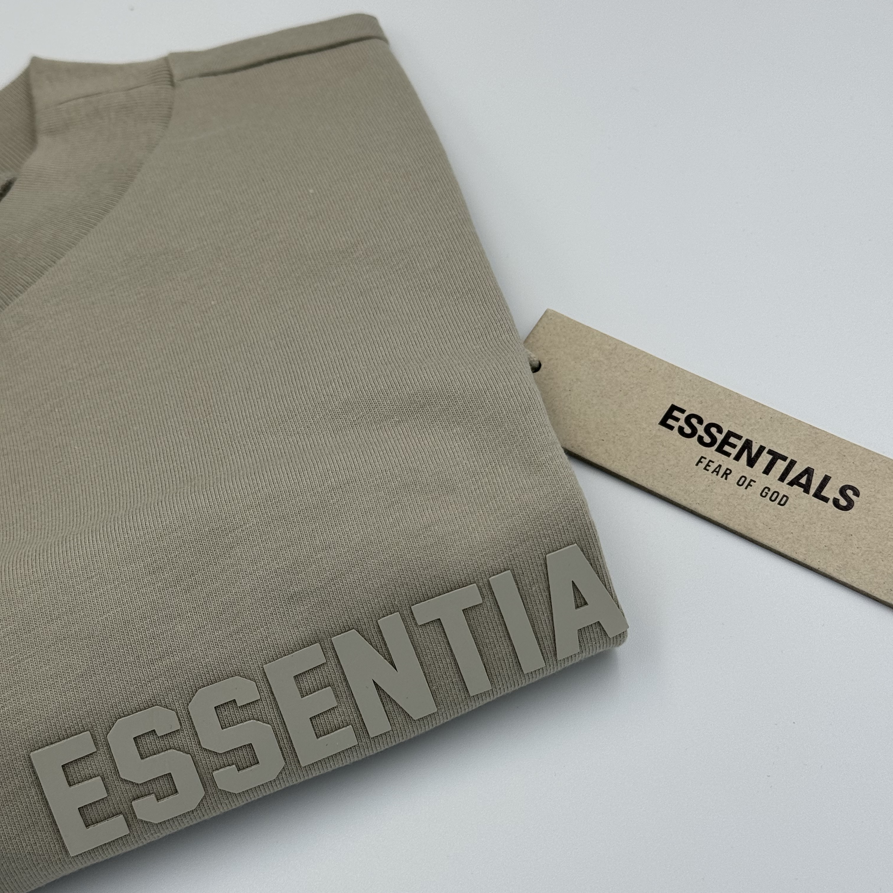 (W) Essentials SS T-Shirt Seal - 23SS 착용 스타일 - 1