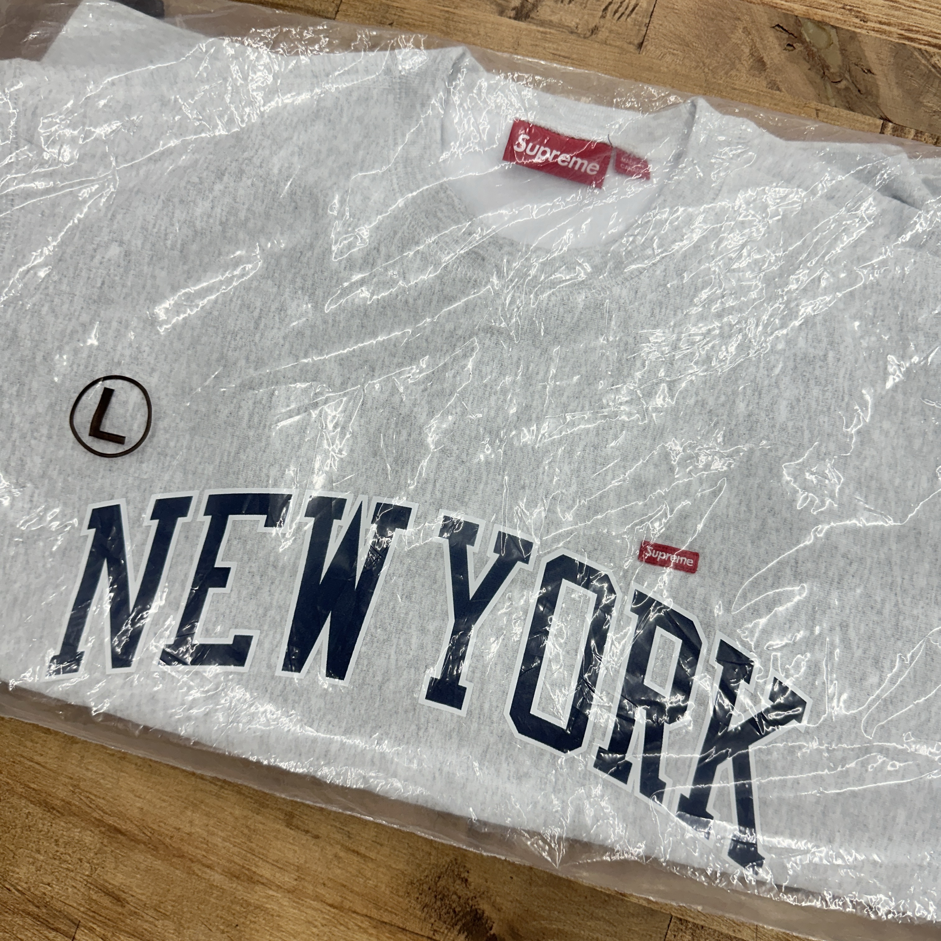 Supreme New York Shop Small Box Crewneck Ash Grey - 24SS 착용 스타일