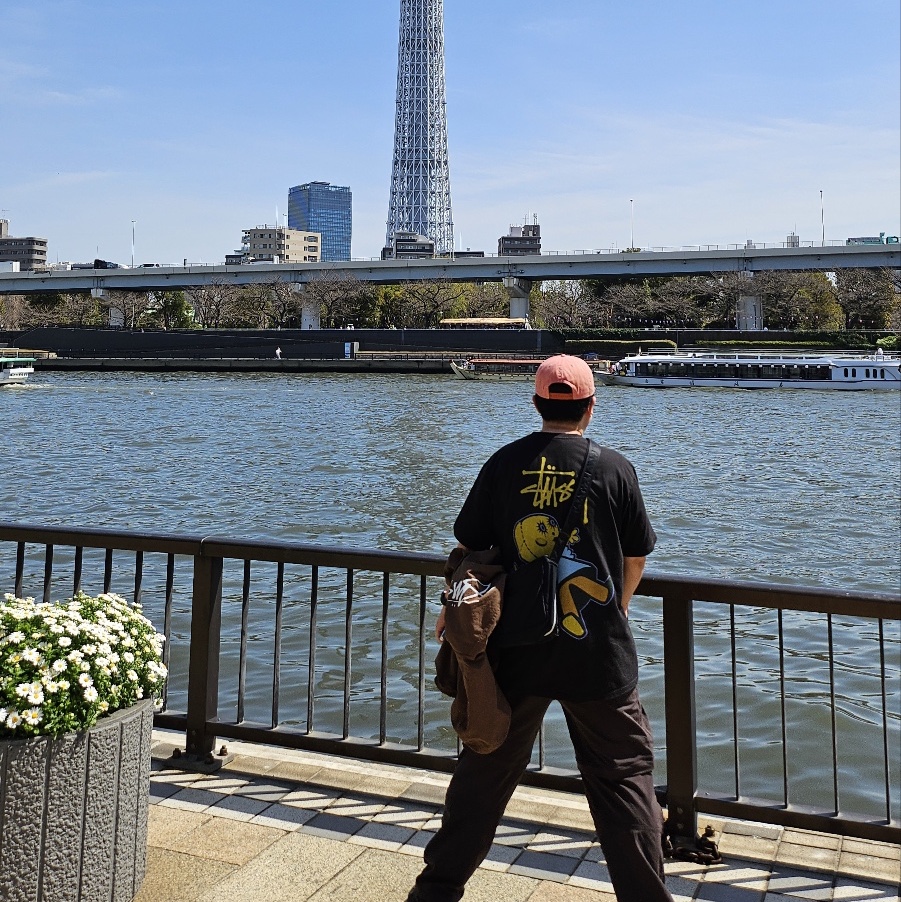 Stussy Dollie Pigment Dyed T-Shirt Black 착용 스타일