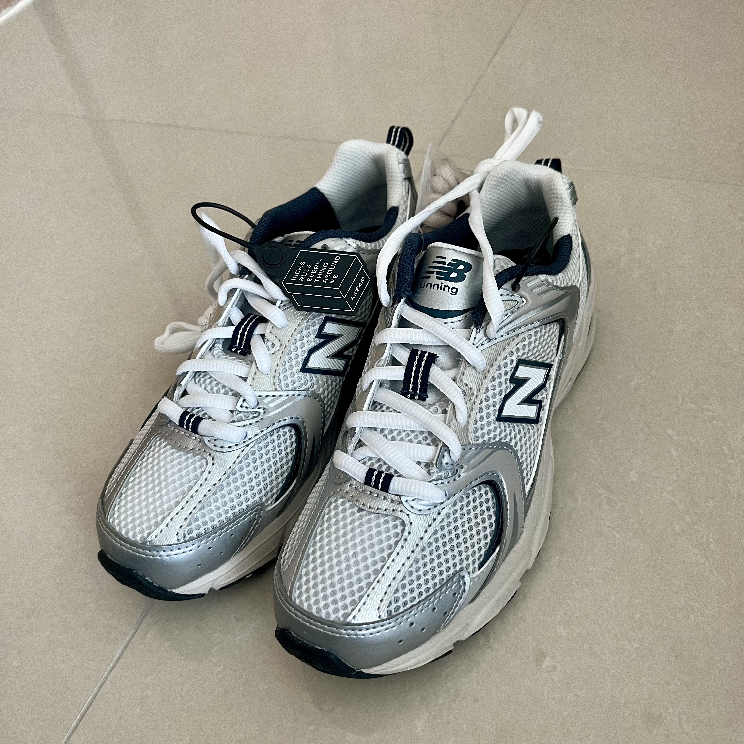 New Balance 530 Steel Grey 착용 스타일