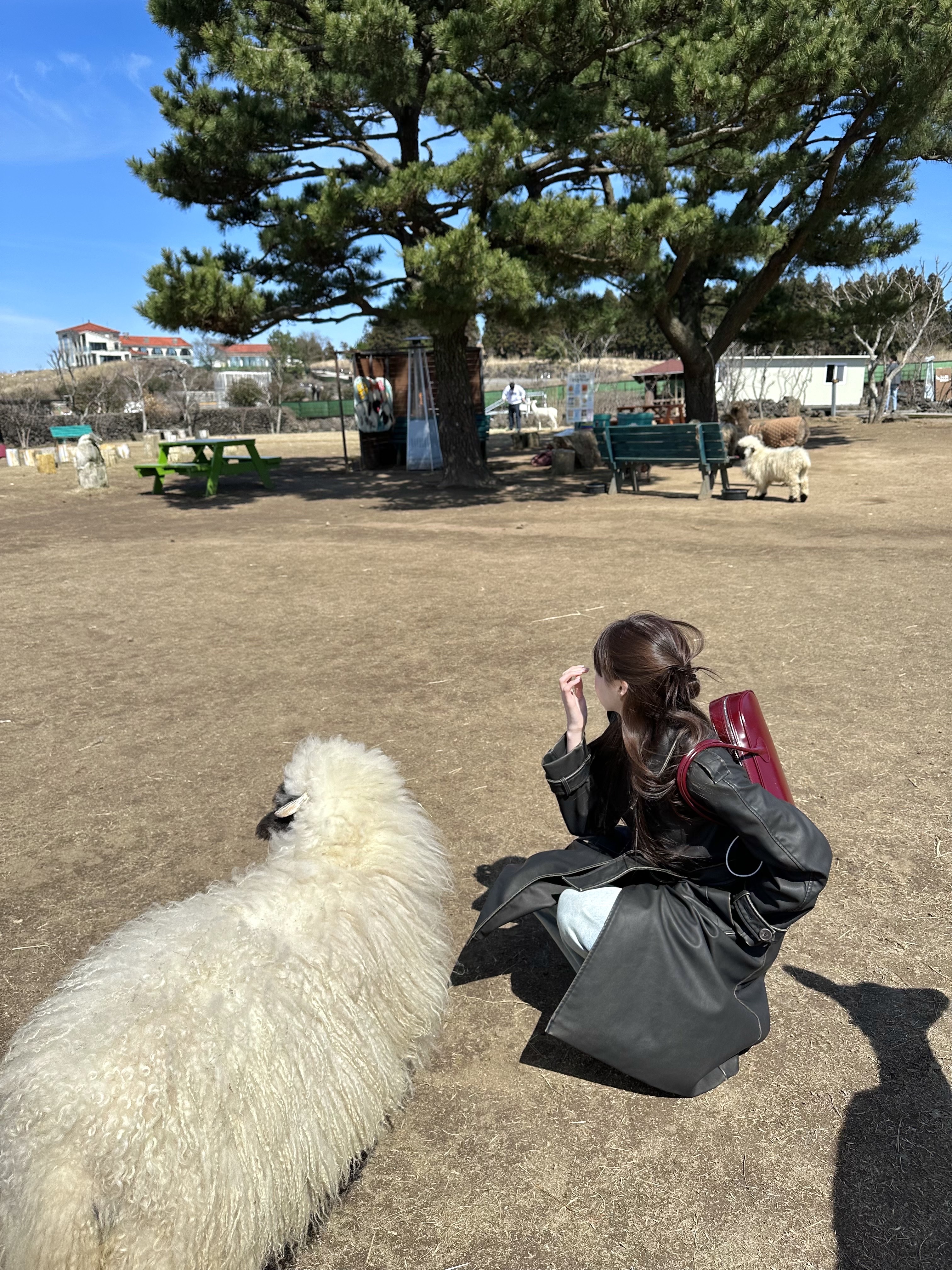 Fottsfotts Bowling Bag Burgundy, Gentle Monster Le 01 Black 착용 스타일 - 4