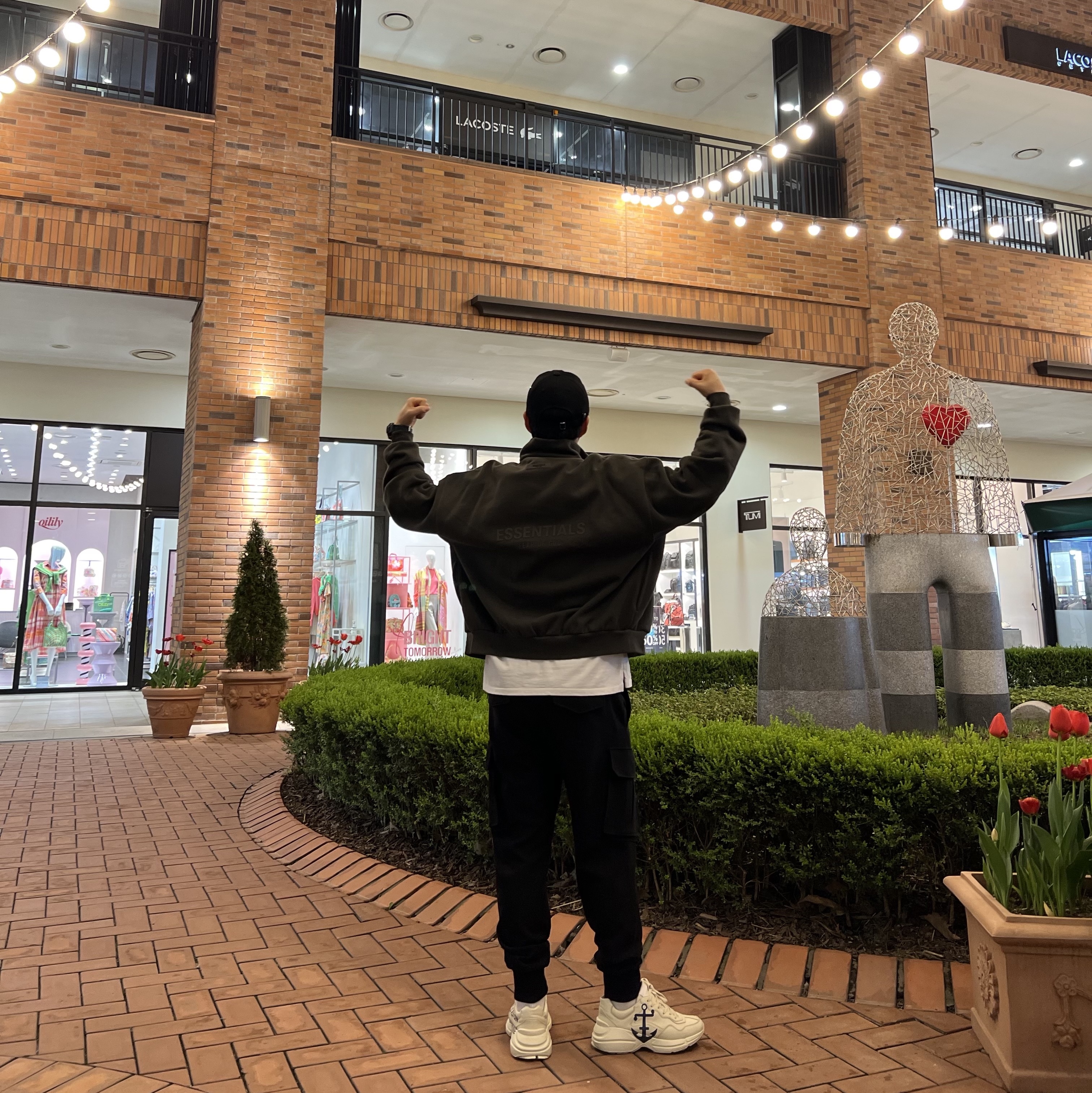 (W) Essentials Full Zip Jacket Off Black - 23SS, Gucci Rhyton Anchor Print Sneakers 착용 스타일 - 3