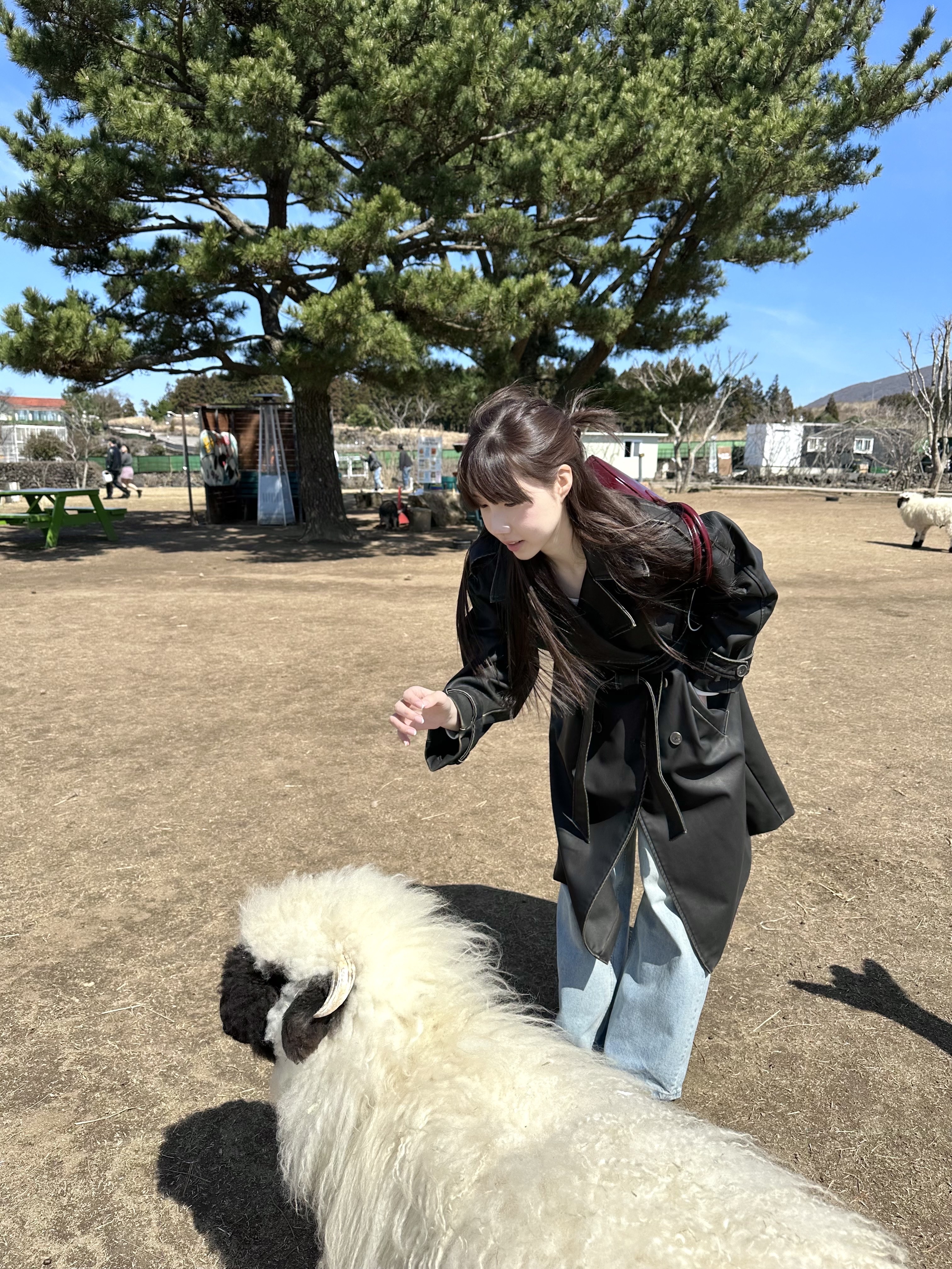 Fottsfotts Bowling Bag Burgundy, Gentle Monster Le 01 Black 착용 스타일 - 3