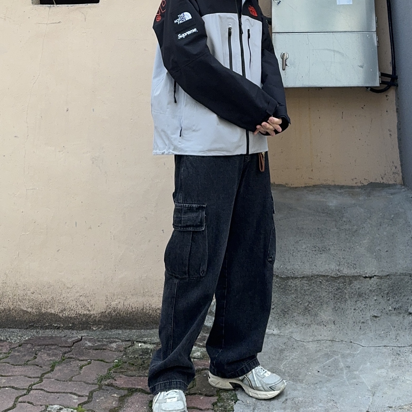 Supreme x The North Face Taped Seam Shell Jacket Grey - 22FW, Asics x I4P Gel-1130 Glacier Grey Mink 착용 스타일 - 2