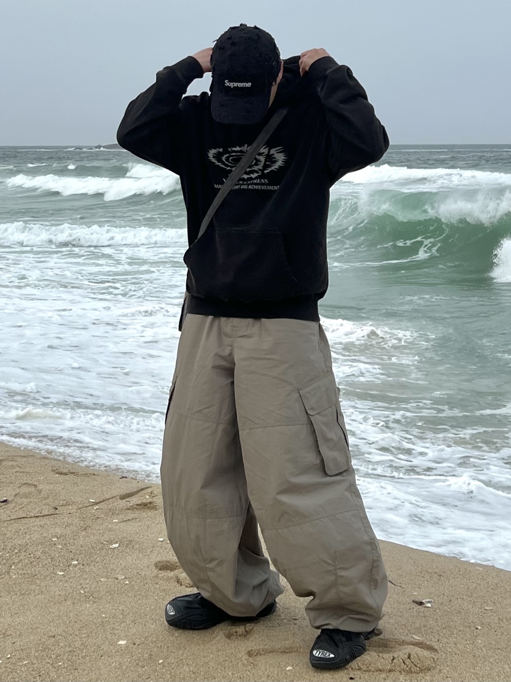Supreme Griffin Camp Cap Black - 22FW 착용 스타일