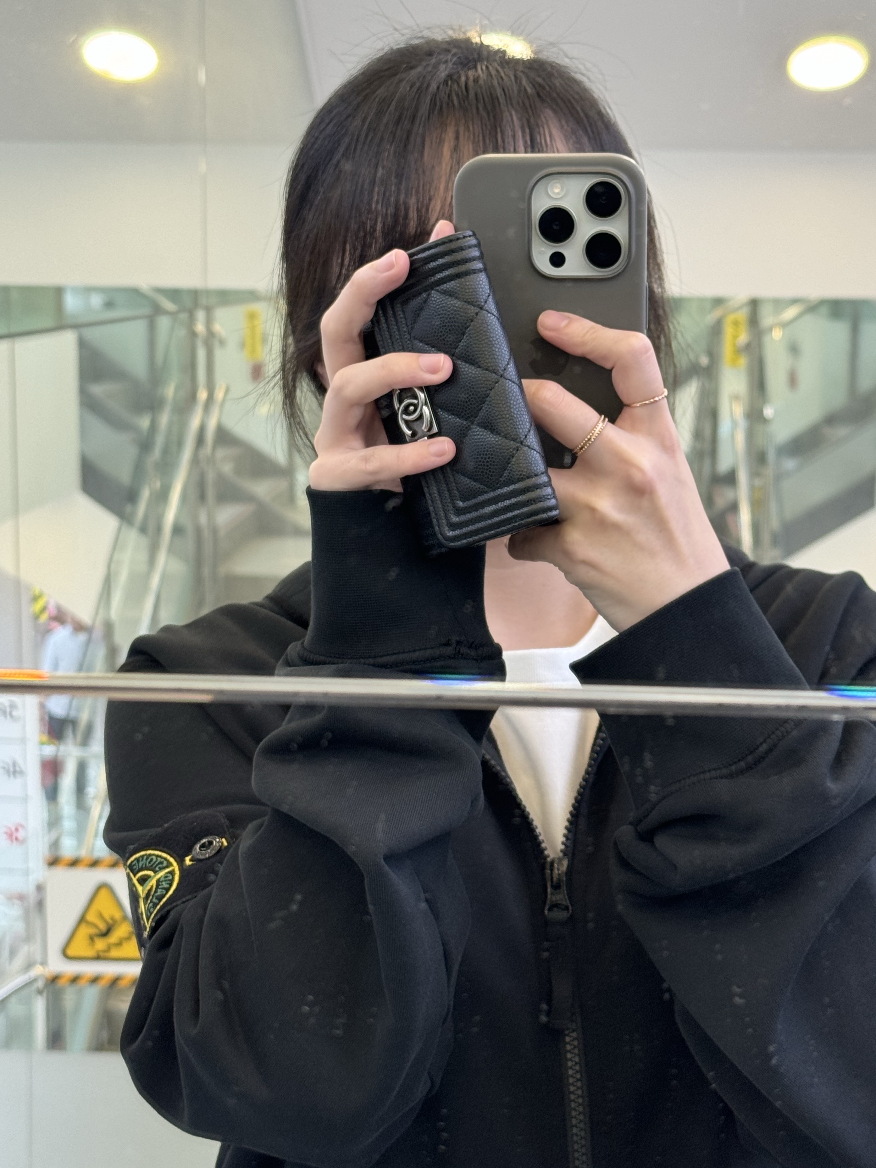 Stone Island 61620 Brushed Cotton Fleece Garment Dyed Full Zip Hooded Sweatshirt Black - 23FW 착용 스타일